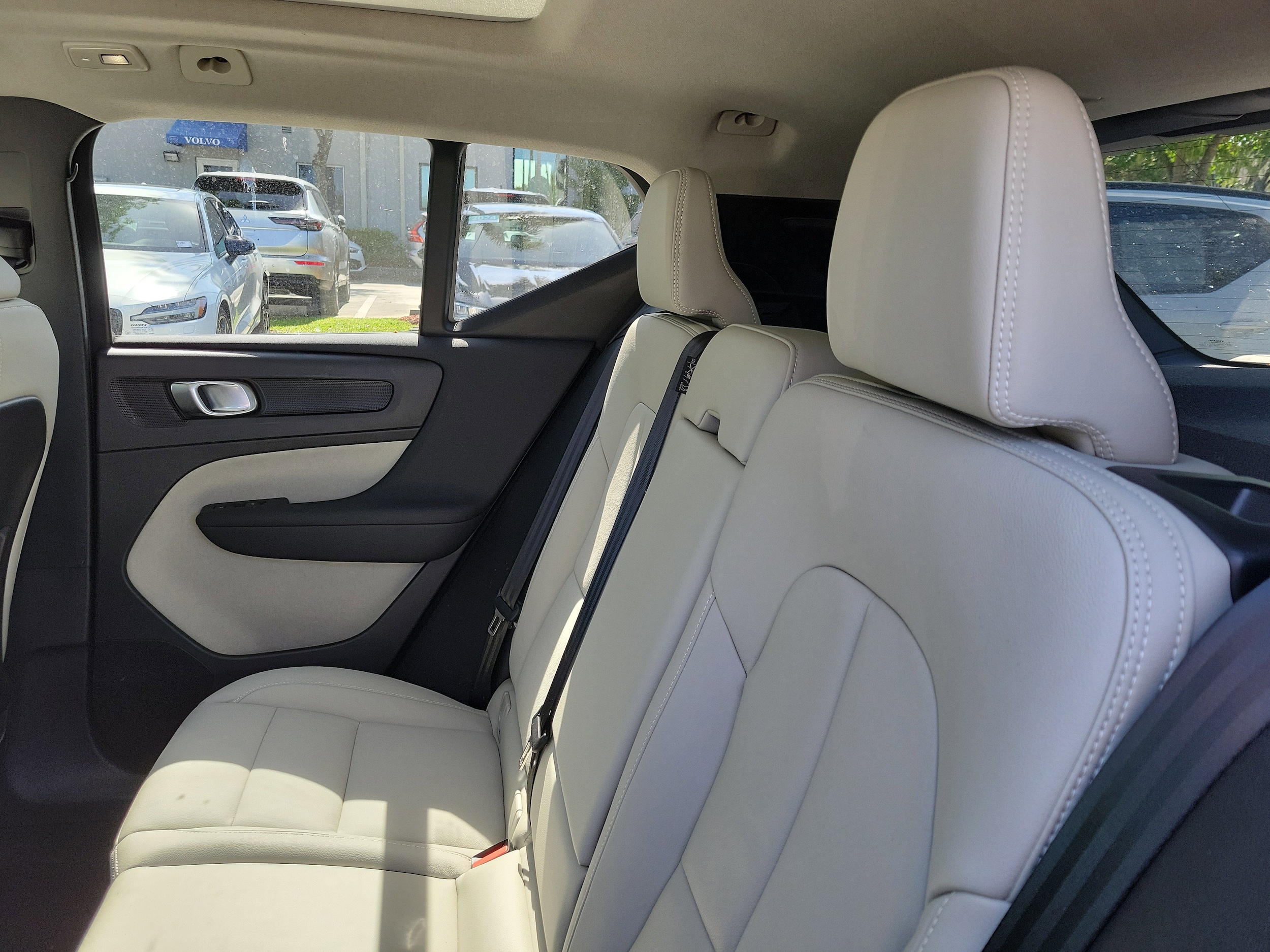 2024 Volvo XC40 Plus - Photo 14