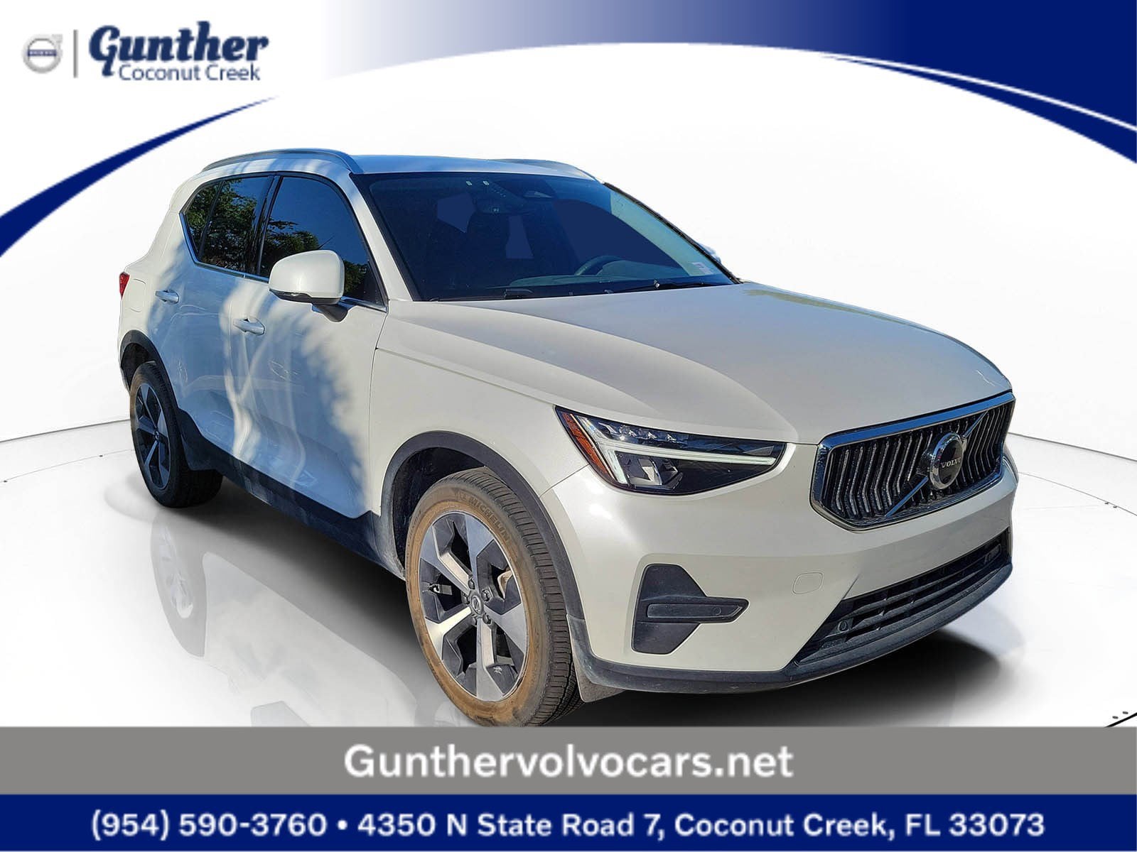 2024 Volvo XC40 B5 Core Bright AWD's photo