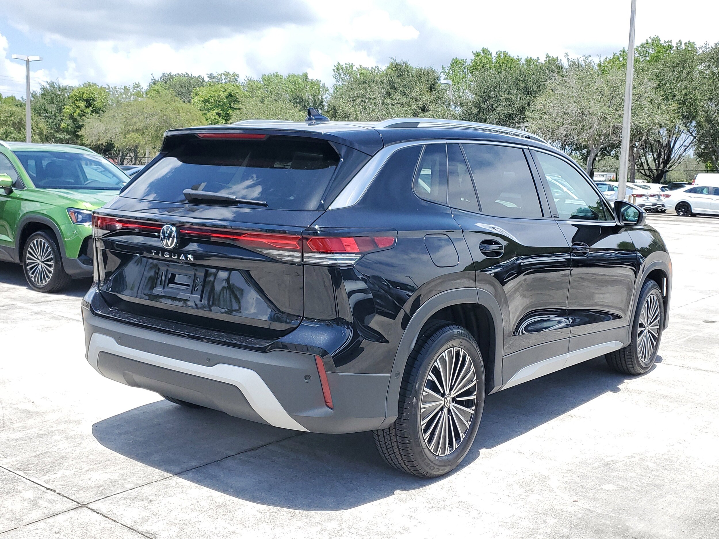 2025 Volkswagen Tiguan S photo 2