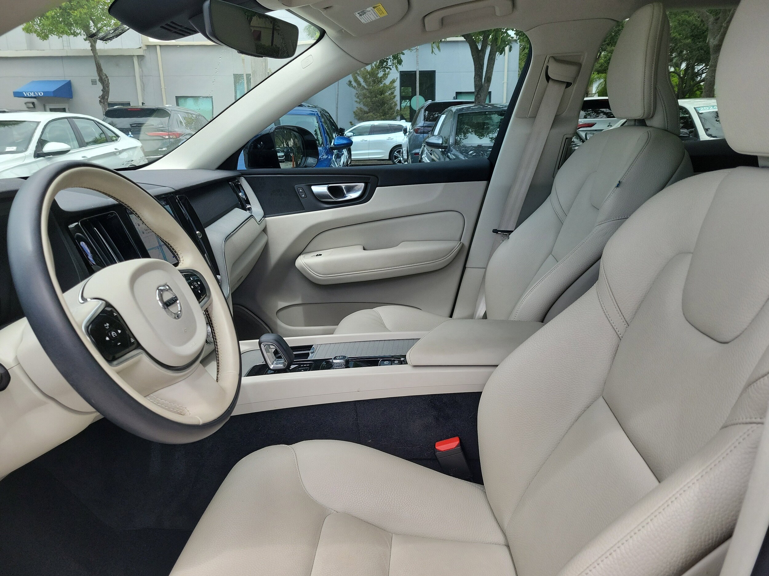 2024 Volvo XC60 Plus - Photo 18