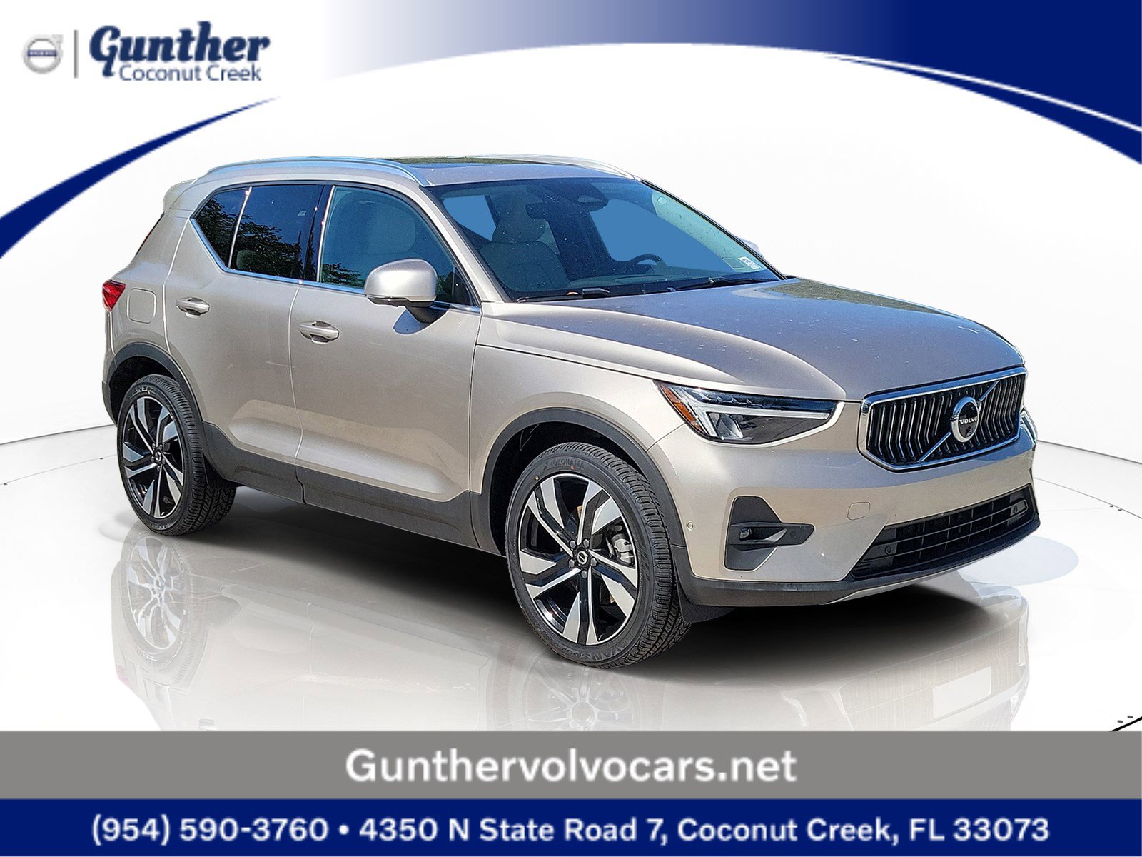 2024 Volvo XC40 Plus - Photo 1
