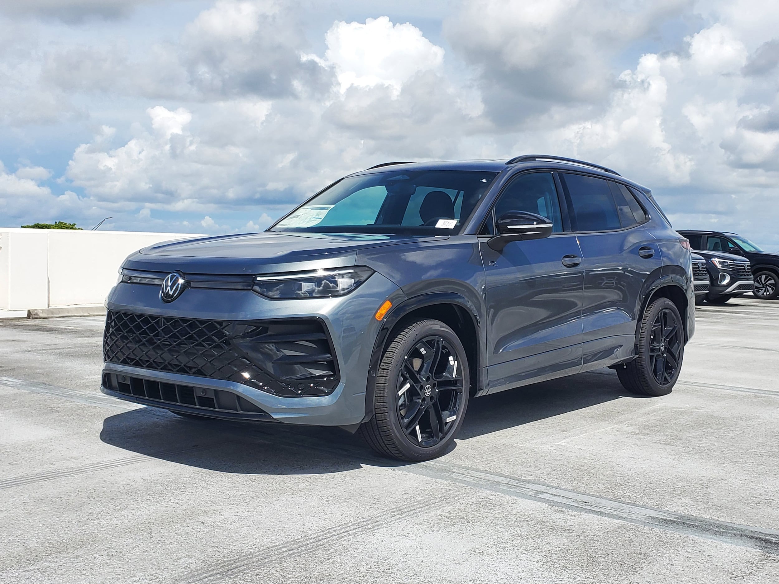 2026 Volkswagen Tiguan Comfortline R-Line Black