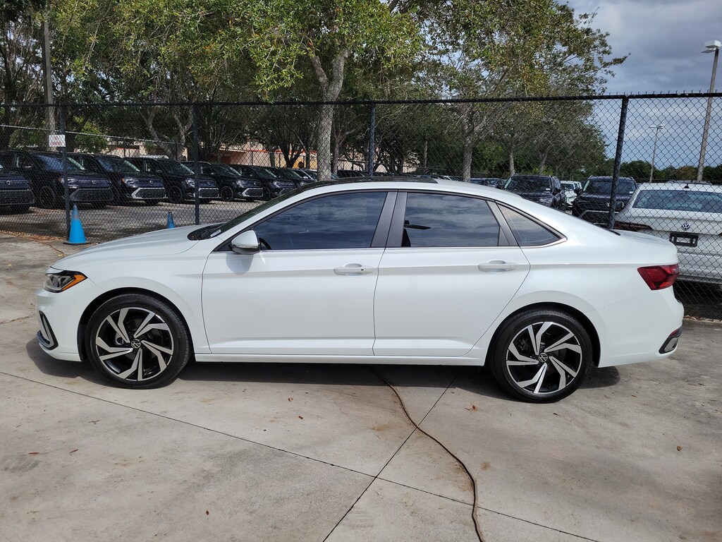 Certified 2025 Volkswagen Jetta 1.5T SEL Sedan