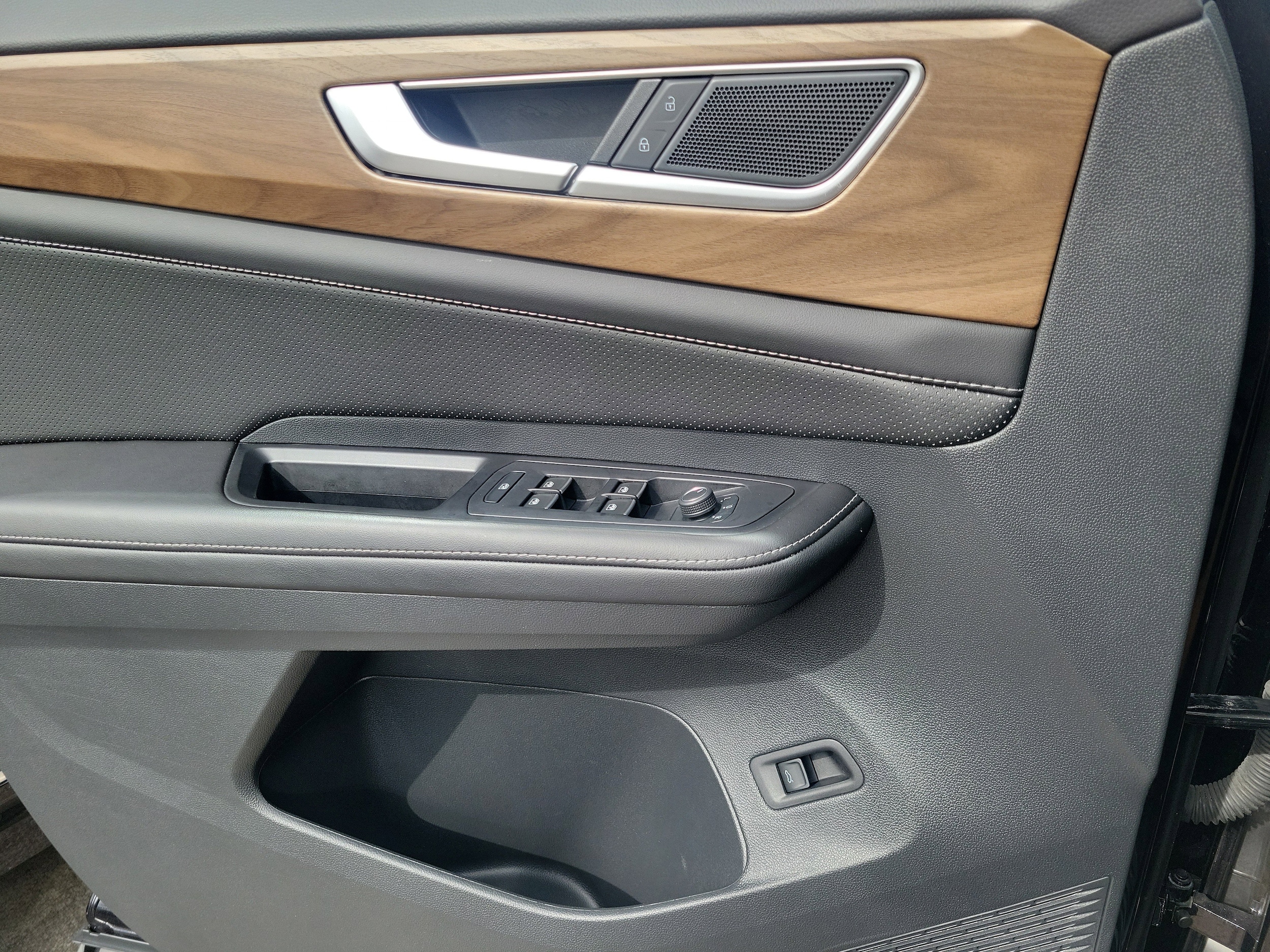 2024 Volkswagen Atlas SE w/Tech - Photo 17