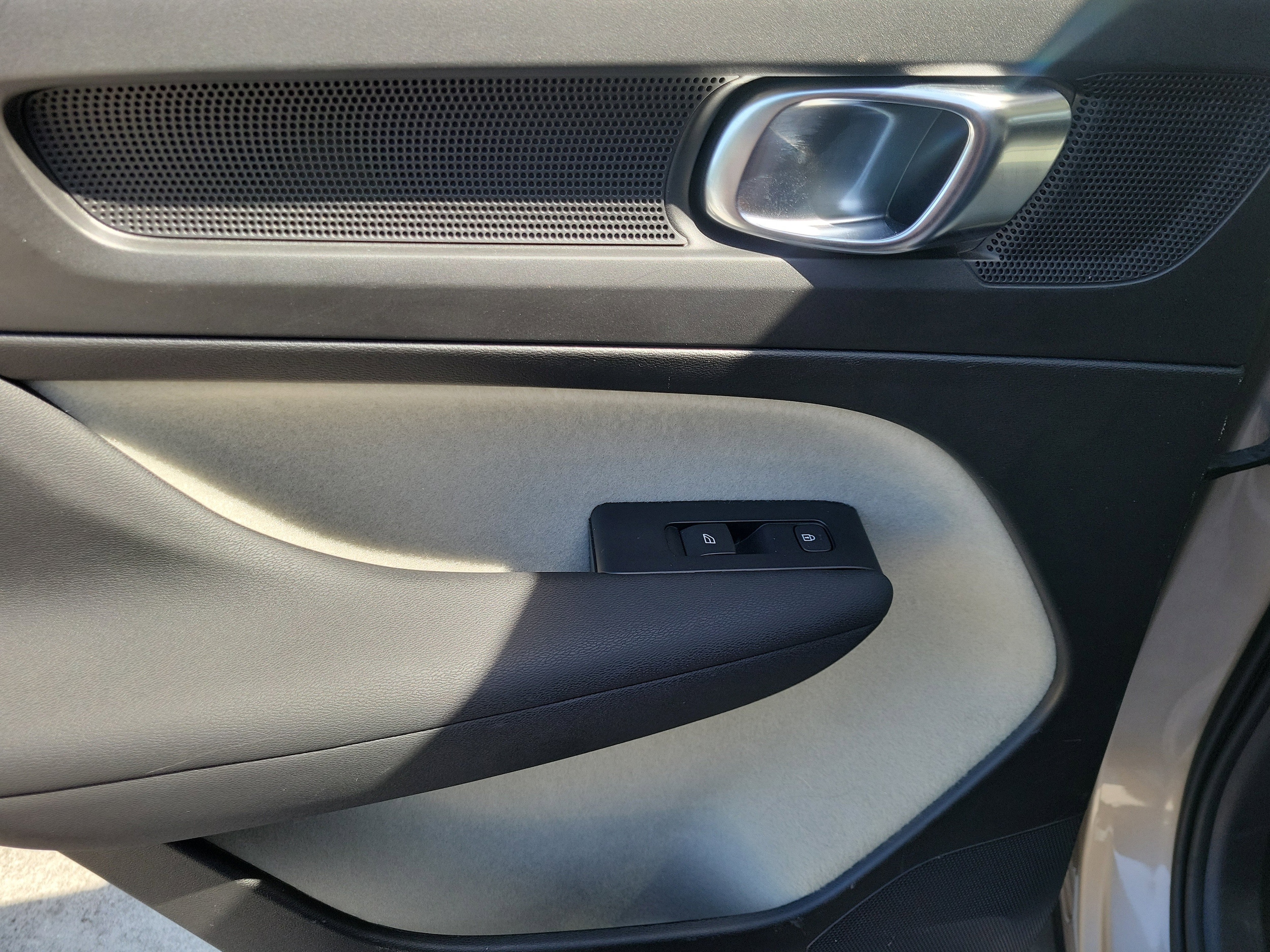 2024 Volvo XC40 Plus - Photo 17