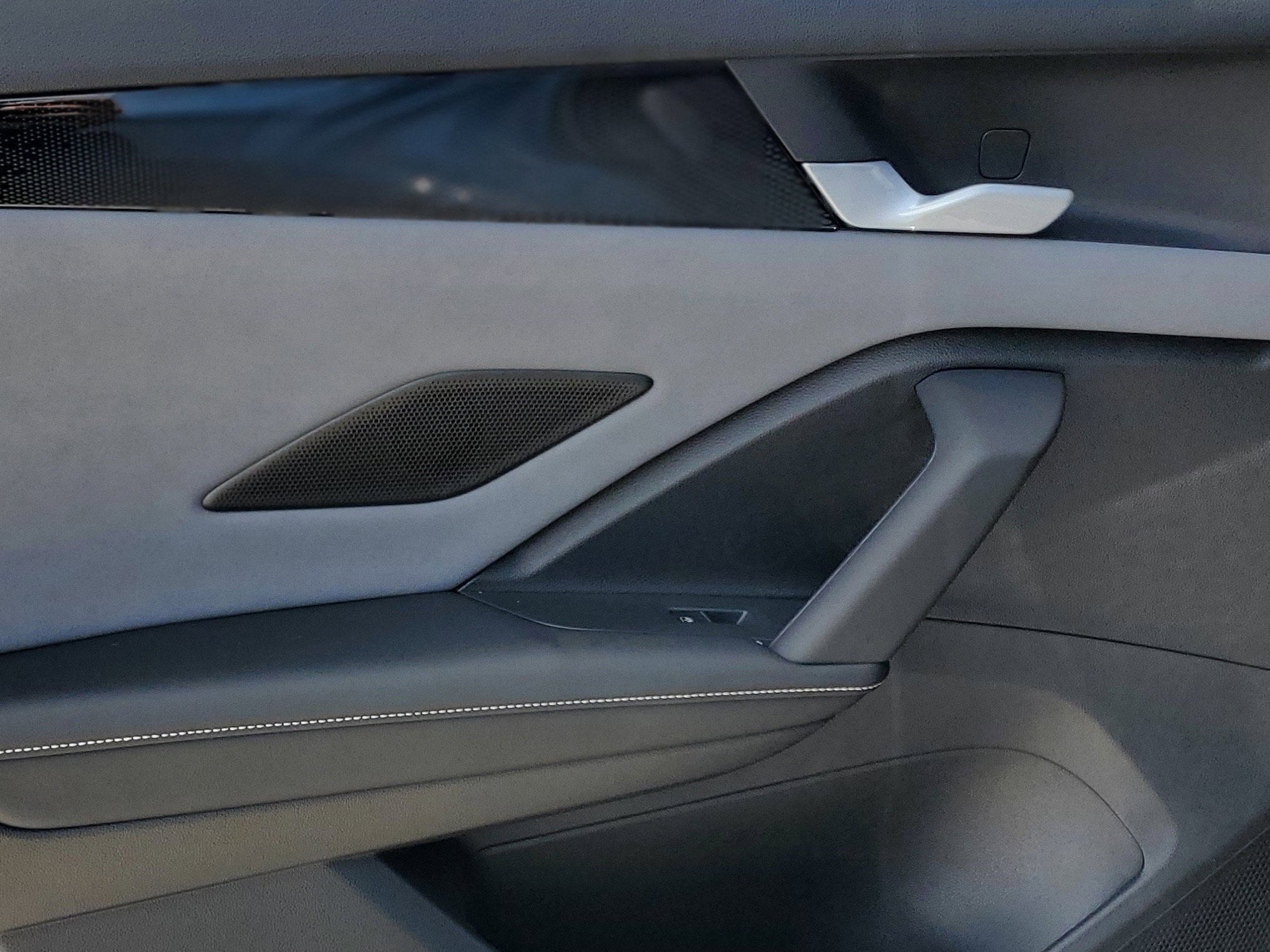 2026 Volkswagen Tiguan SE - Photo 8