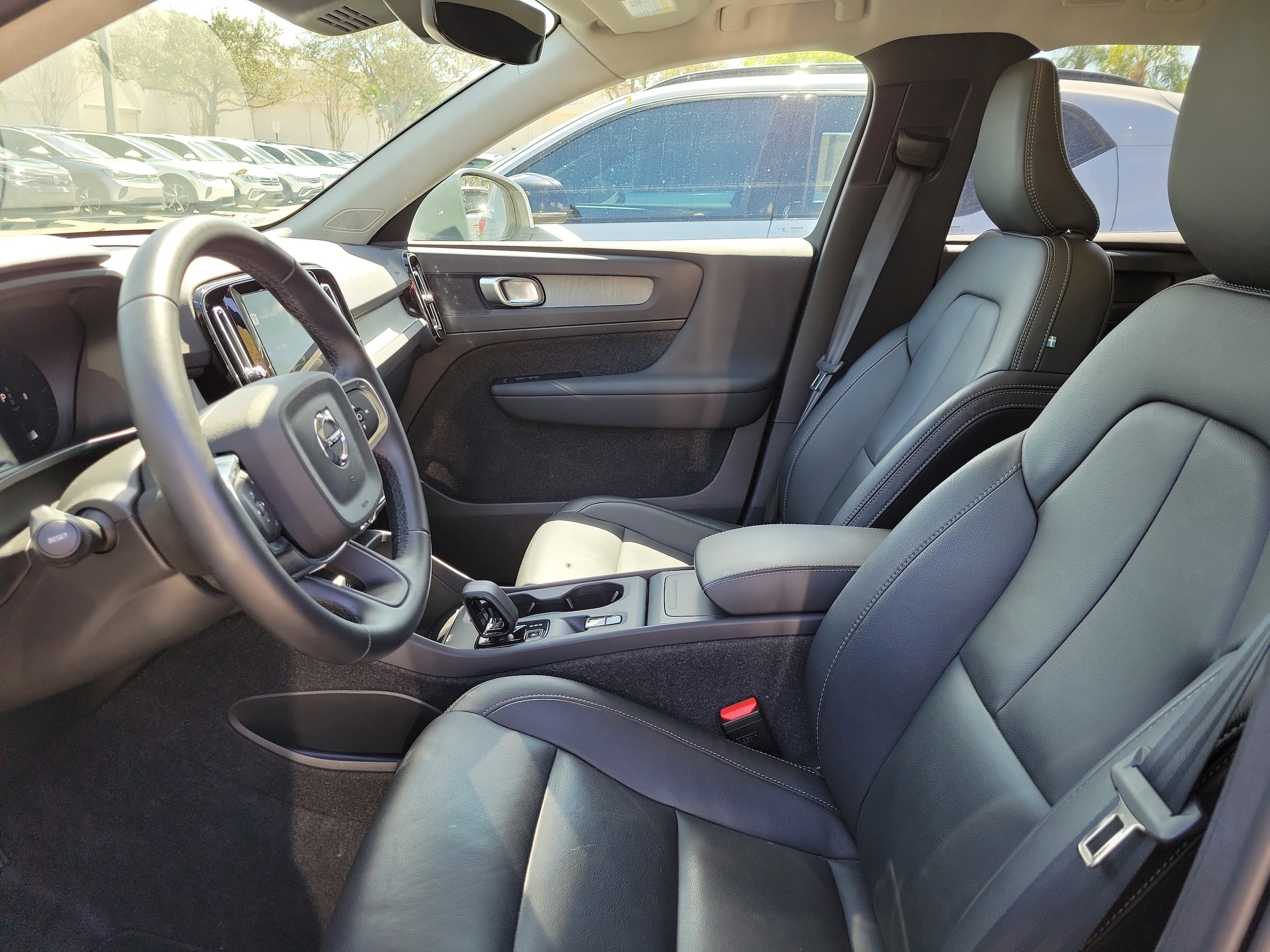 2025 Volvo XC40 Core - Photo 16