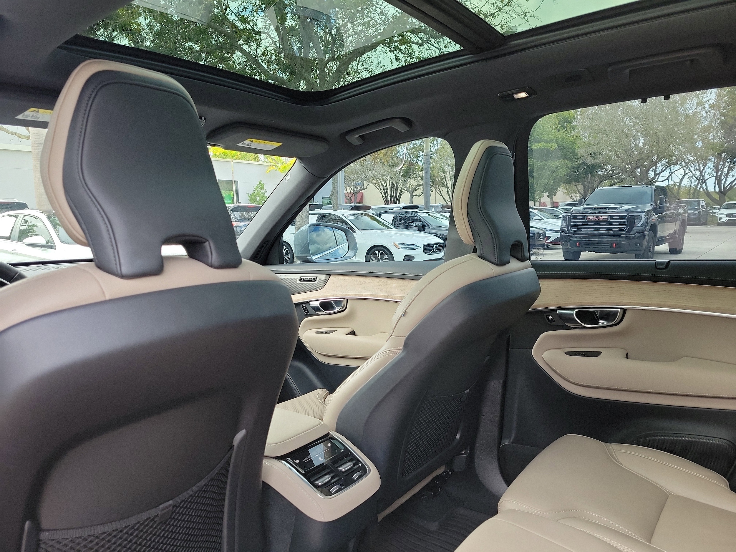2025 Volvo XC90 Ultra - Photo 17