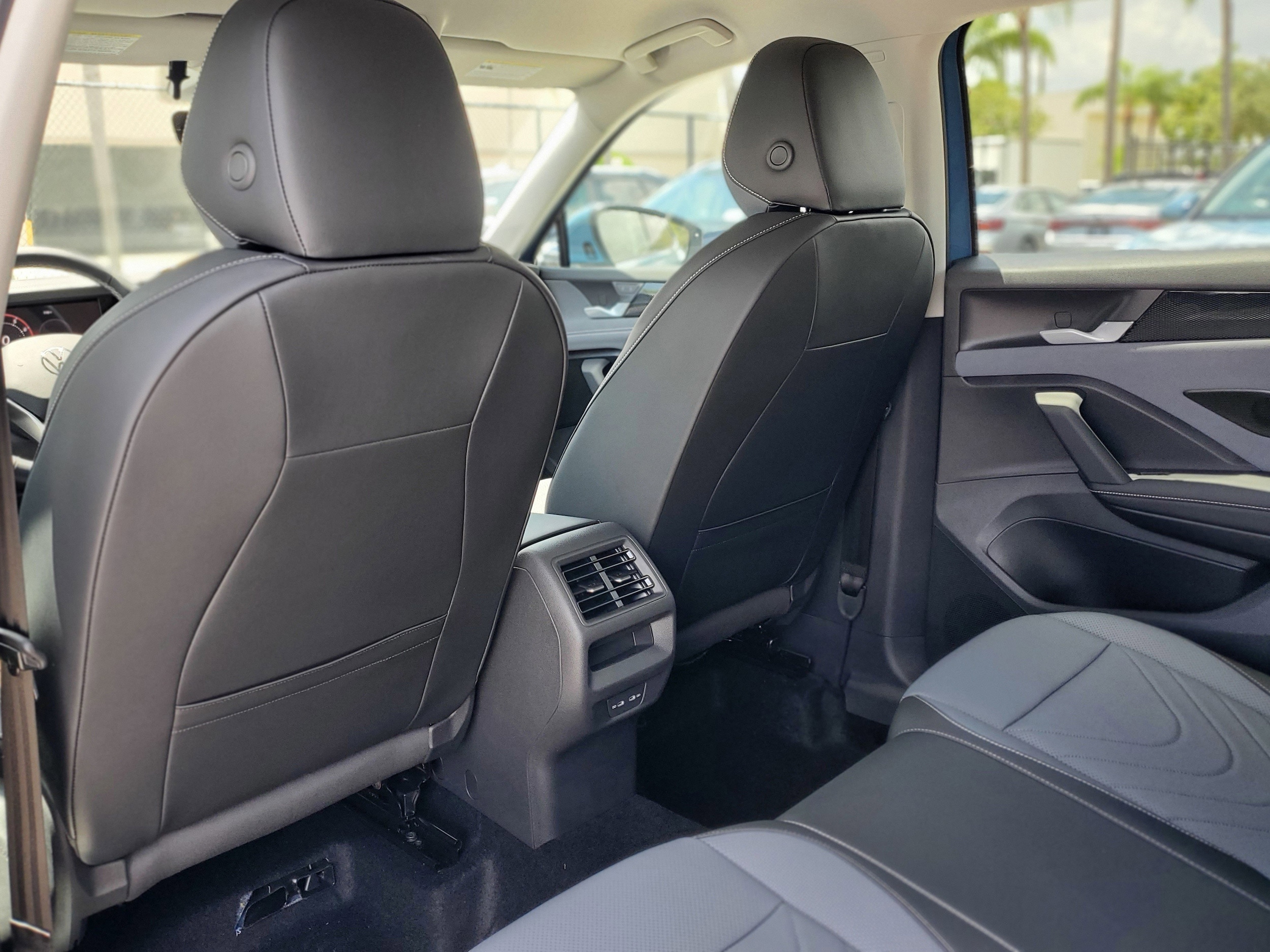 2026 Volkswagen Tiguan SE - Photo 7