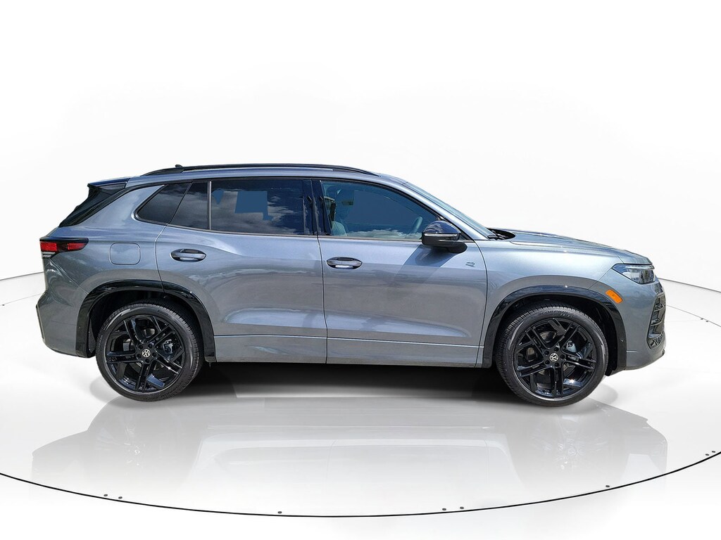New 2026 Volkswagen Tiguan 2.0T SE R-Line Black SUV