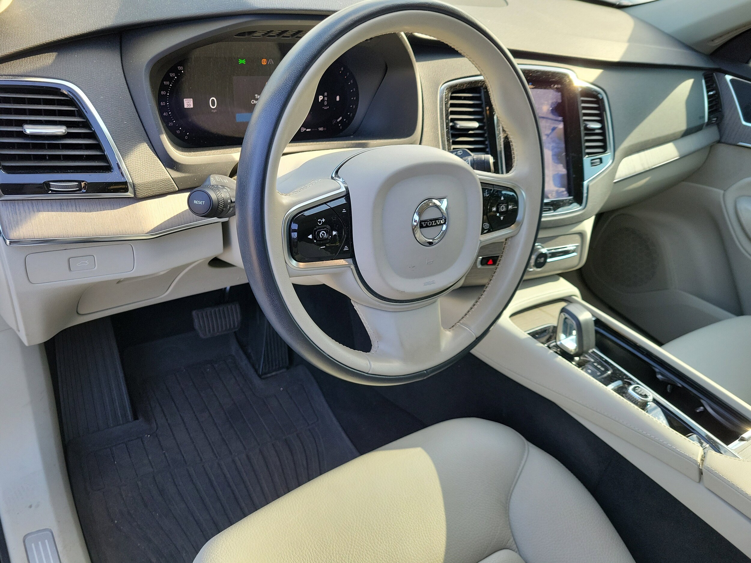 2025 Volvo XC90 Plus - Photo 18