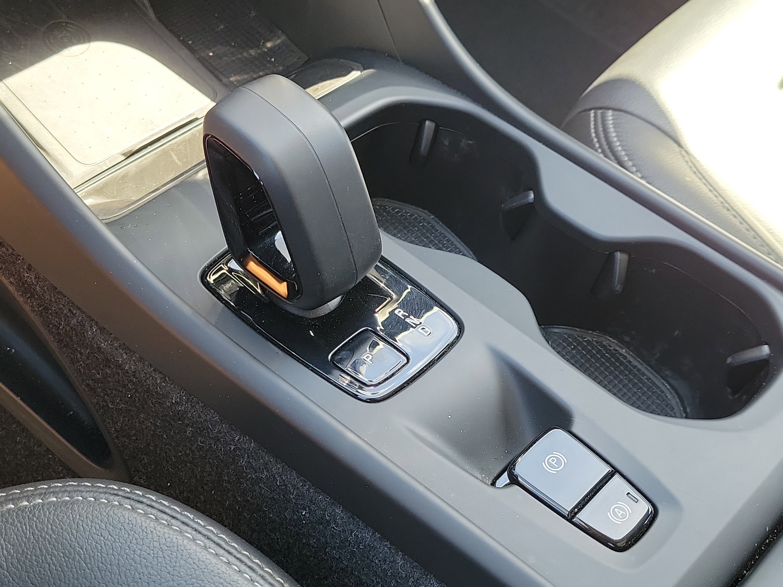 2025 Volvo XC40 Core - Photo 26
