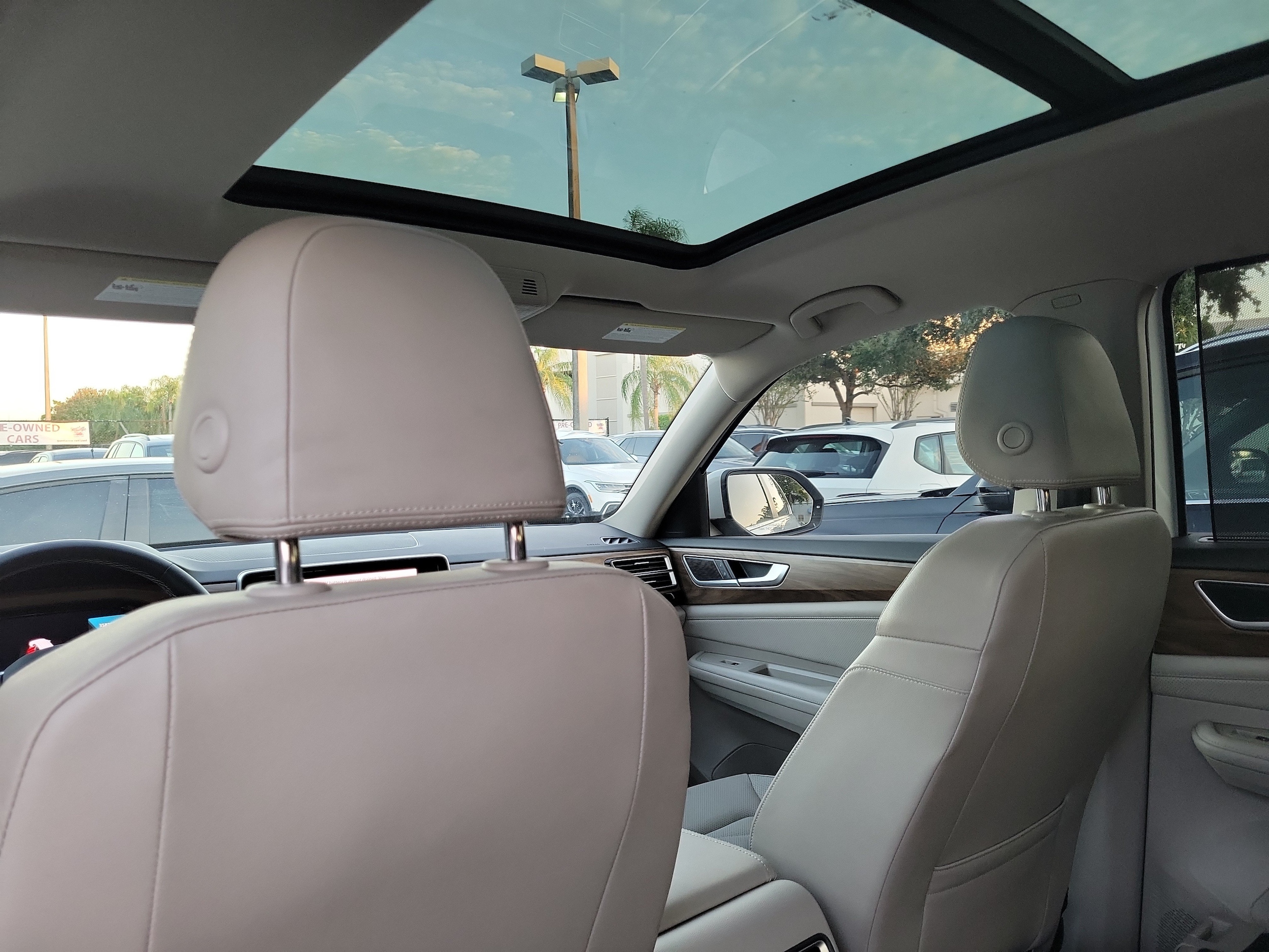 2024 Volkswagen Atlas SE w/Tech - Photo 9