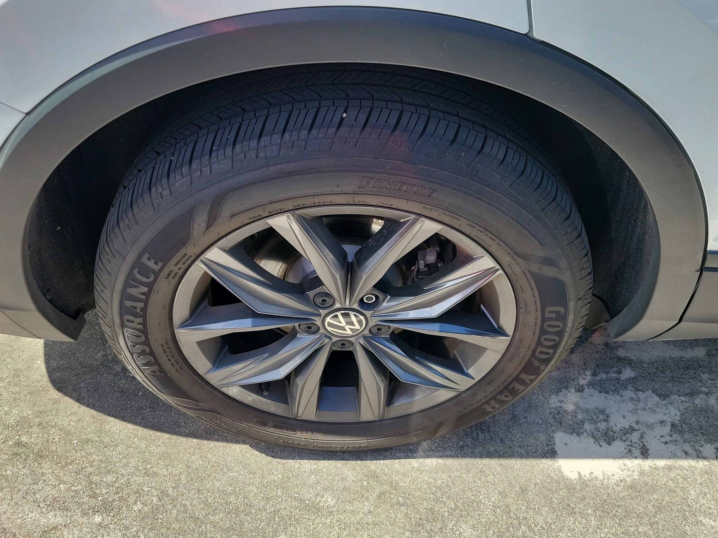 2023 Volkswagen Tiguan SE - Photo 8