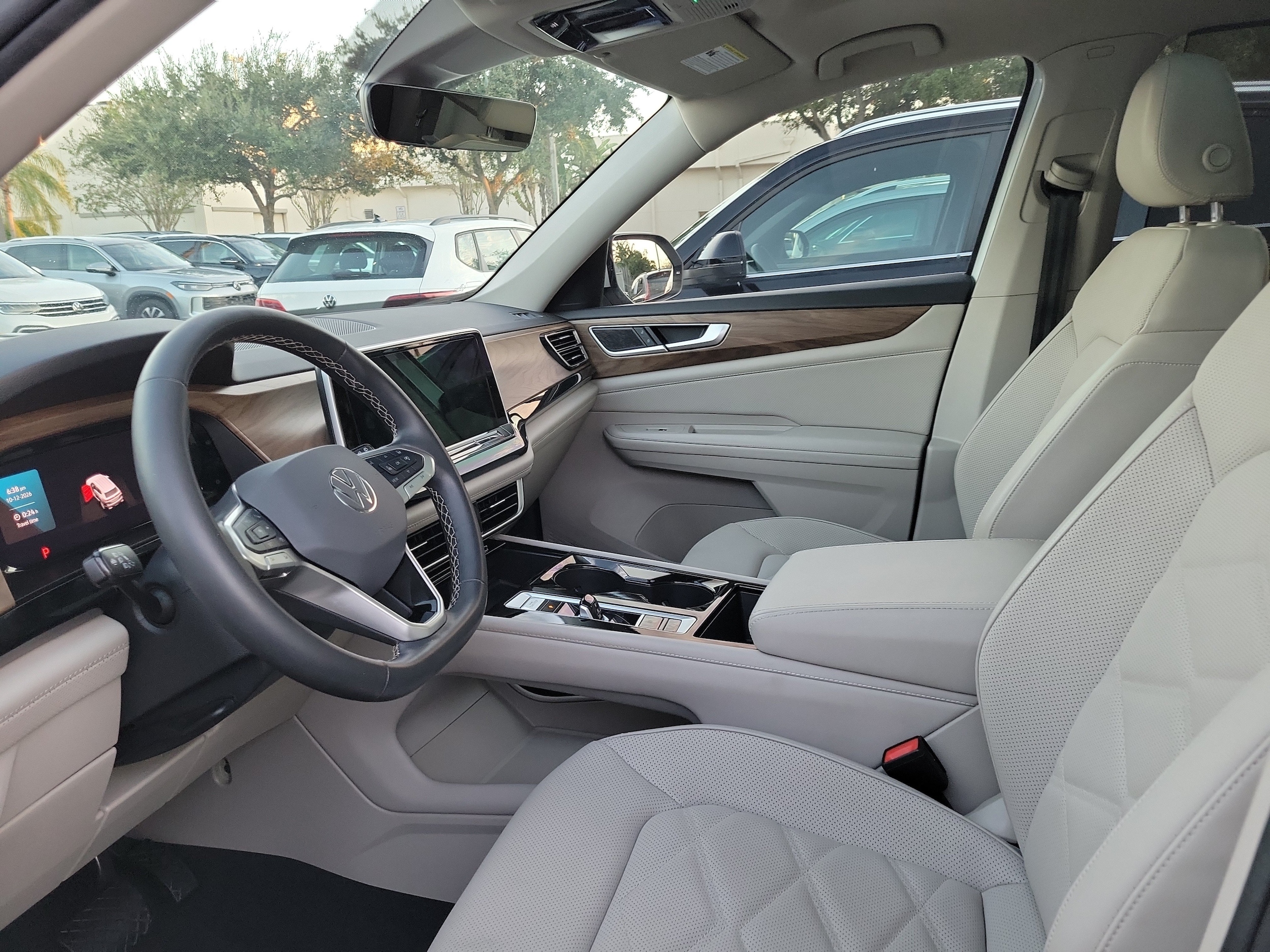 2024 Volkswagen Atlas SE w/Tech - Photo 11