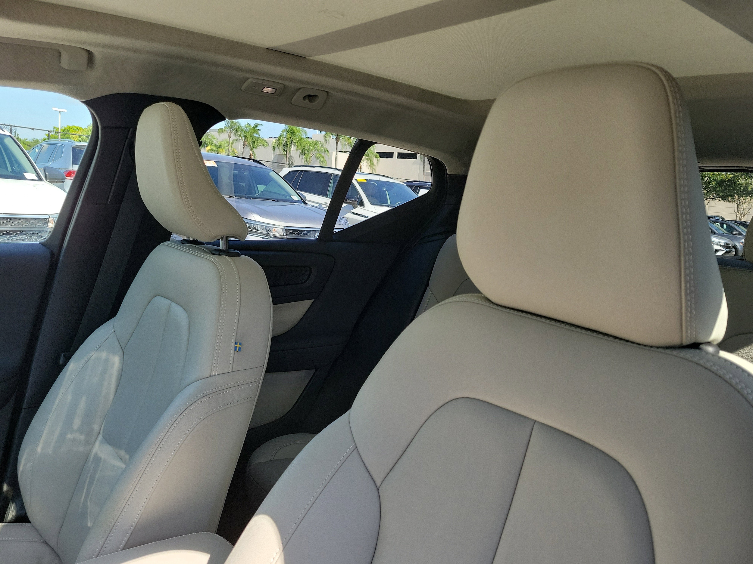 2024 Volvo XC40 Plus - Photo 19