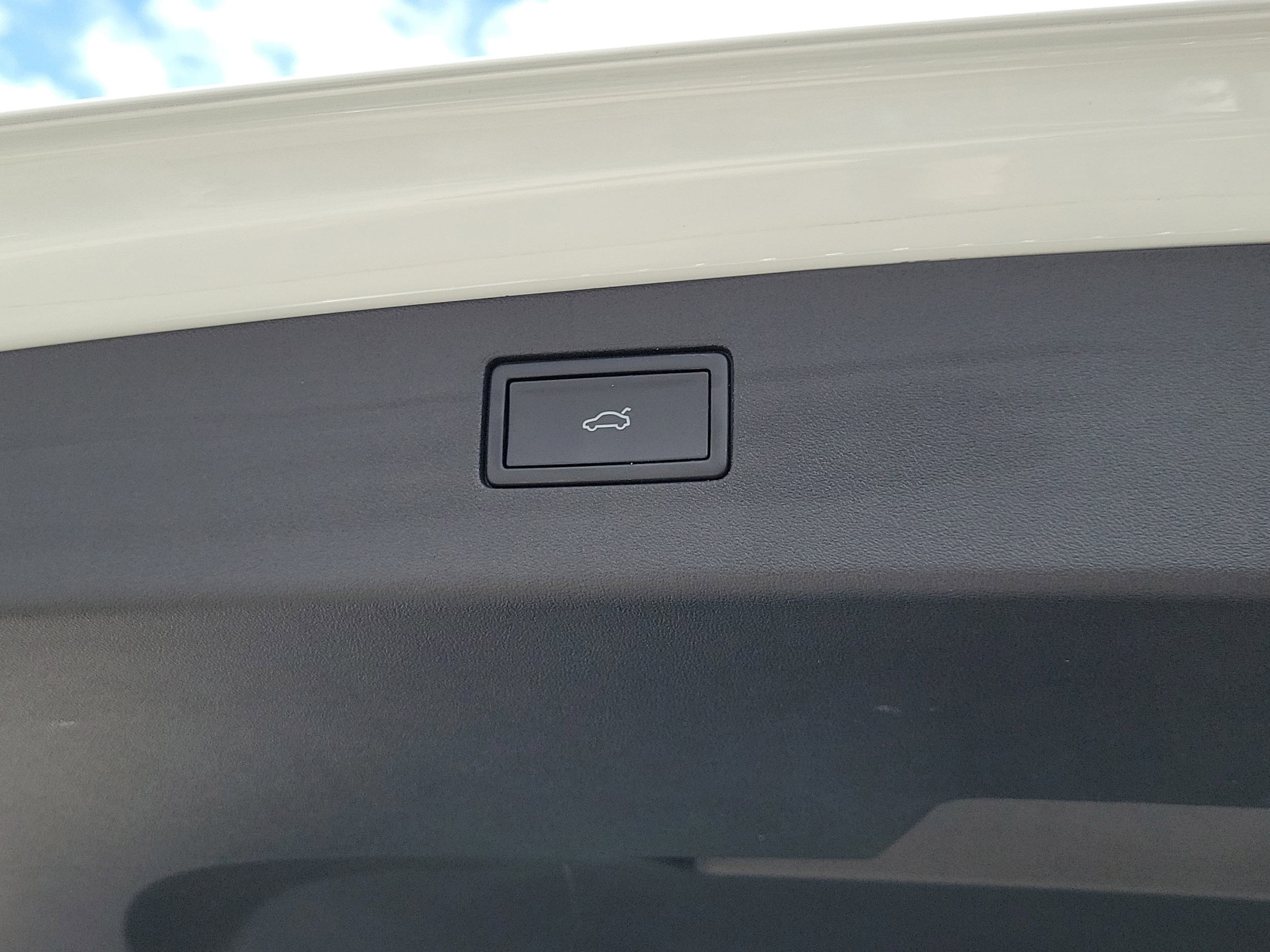 2025 Volkswagen Tiguan SE - Photo 11
