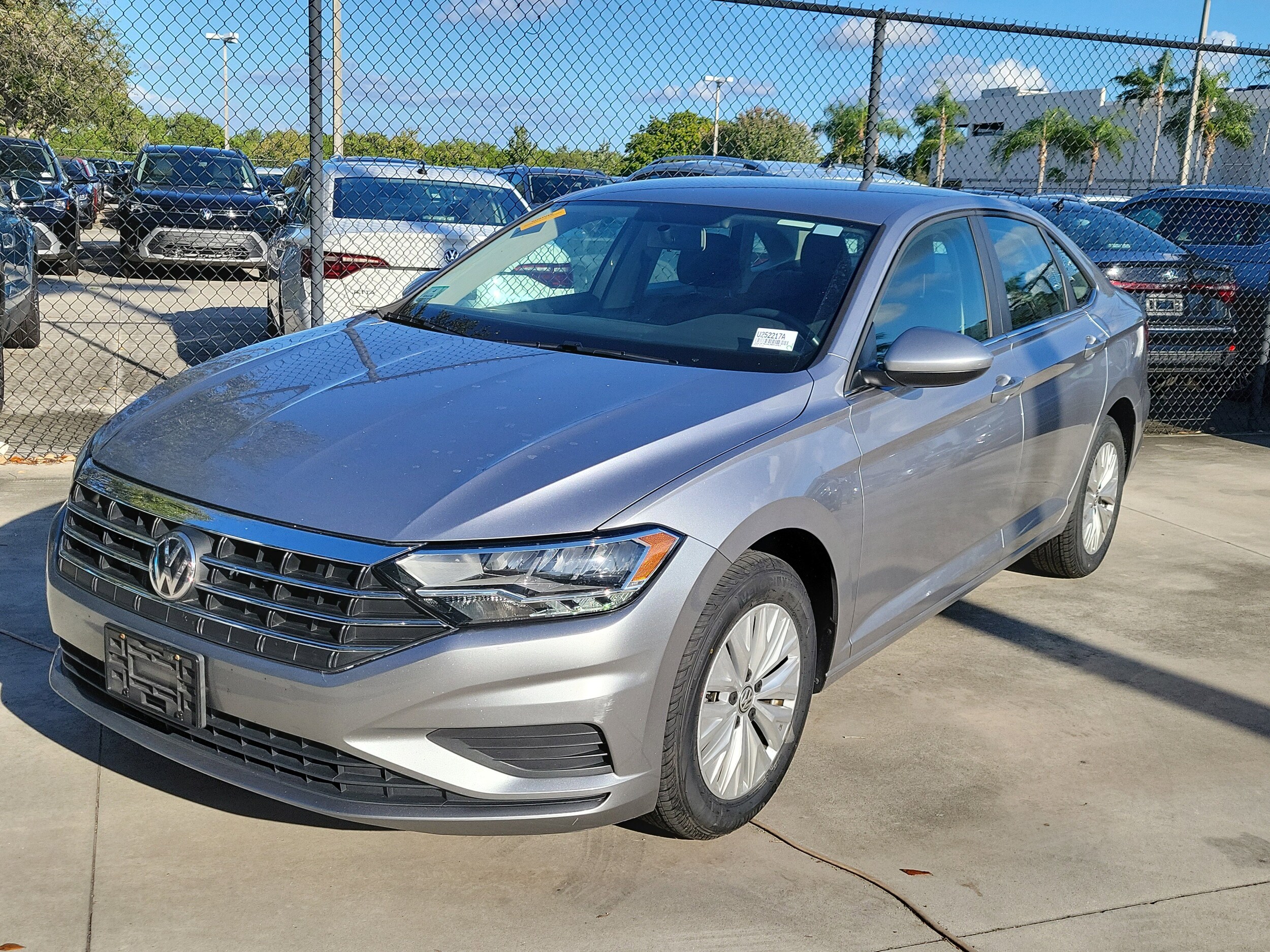 2020 Volkswagen Jetta SE R-Line photo 2