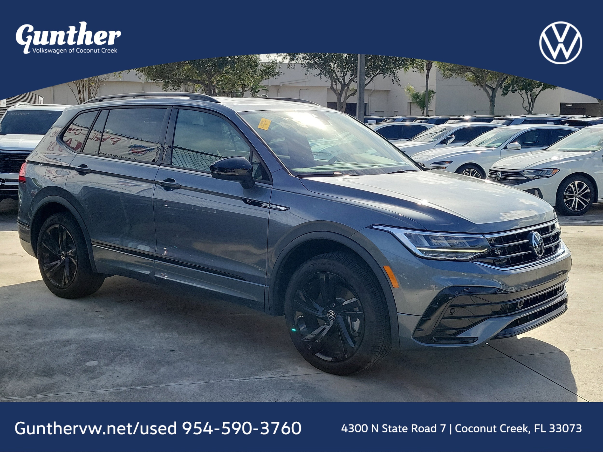 2023 Volkswagen Tiguan SE R-LINE BLACK's photo