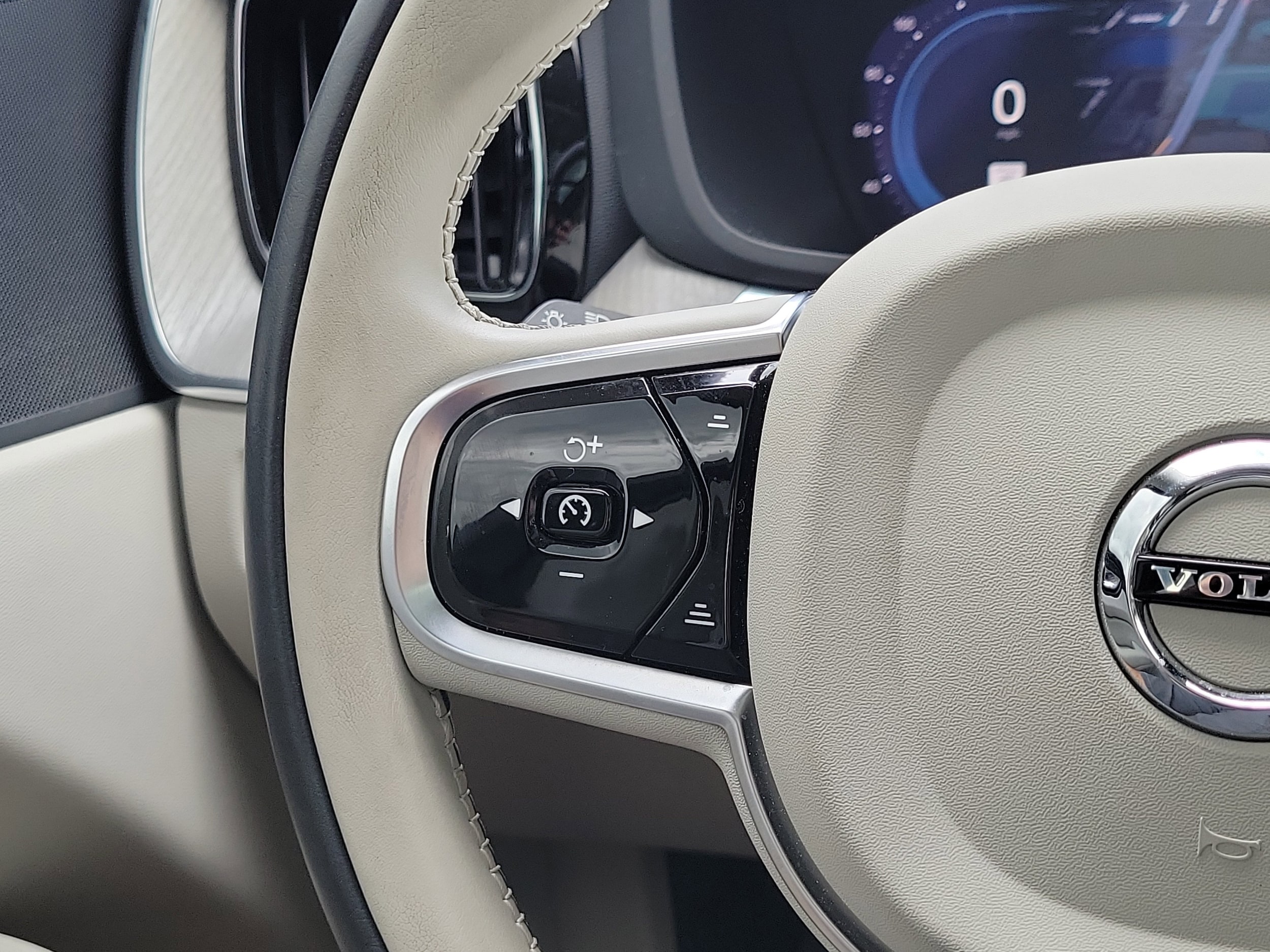 2023 Volvo XC60 Plus - Photo 24