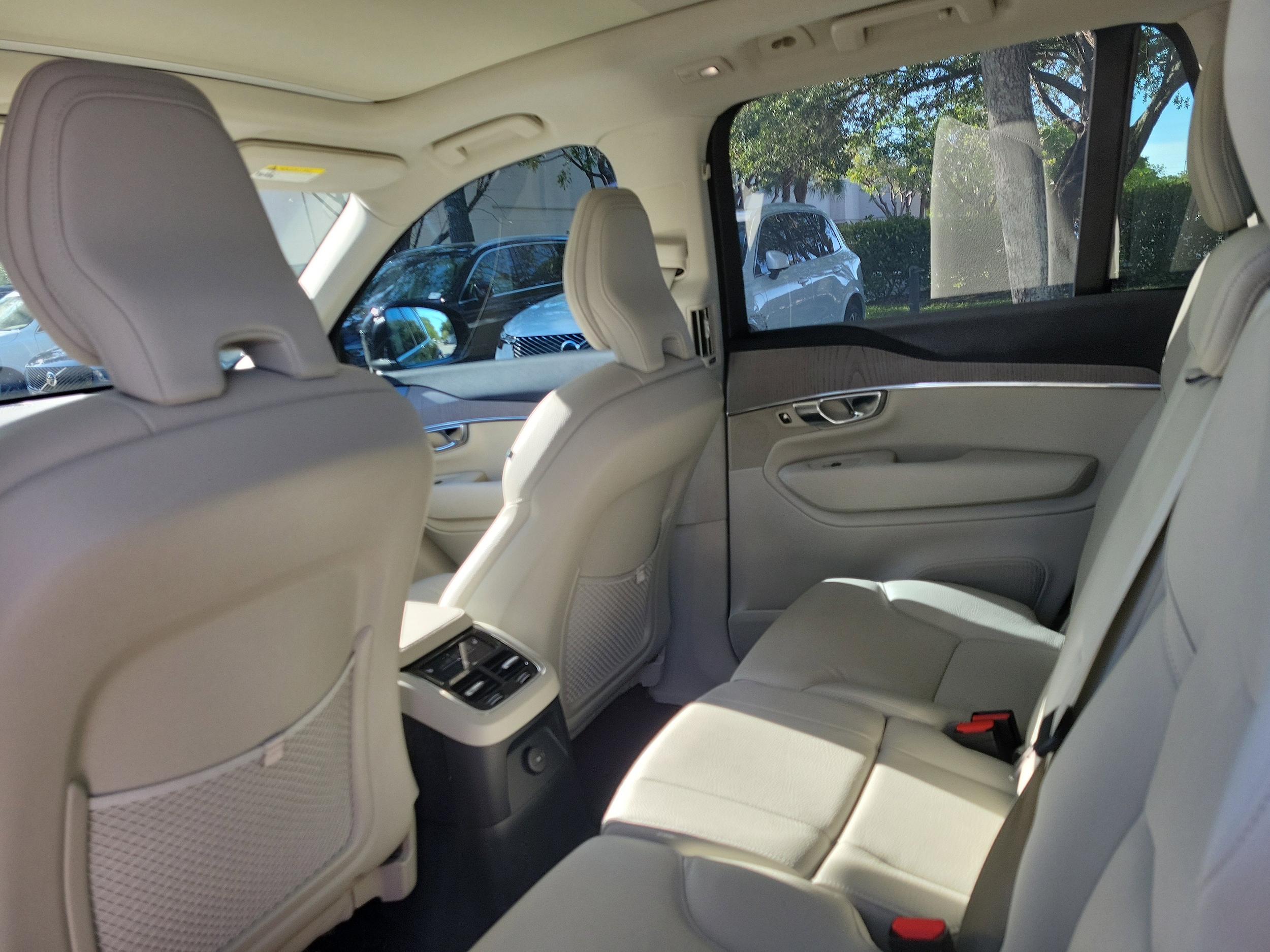 2025 Volvo XC90 Plus - Photo 14