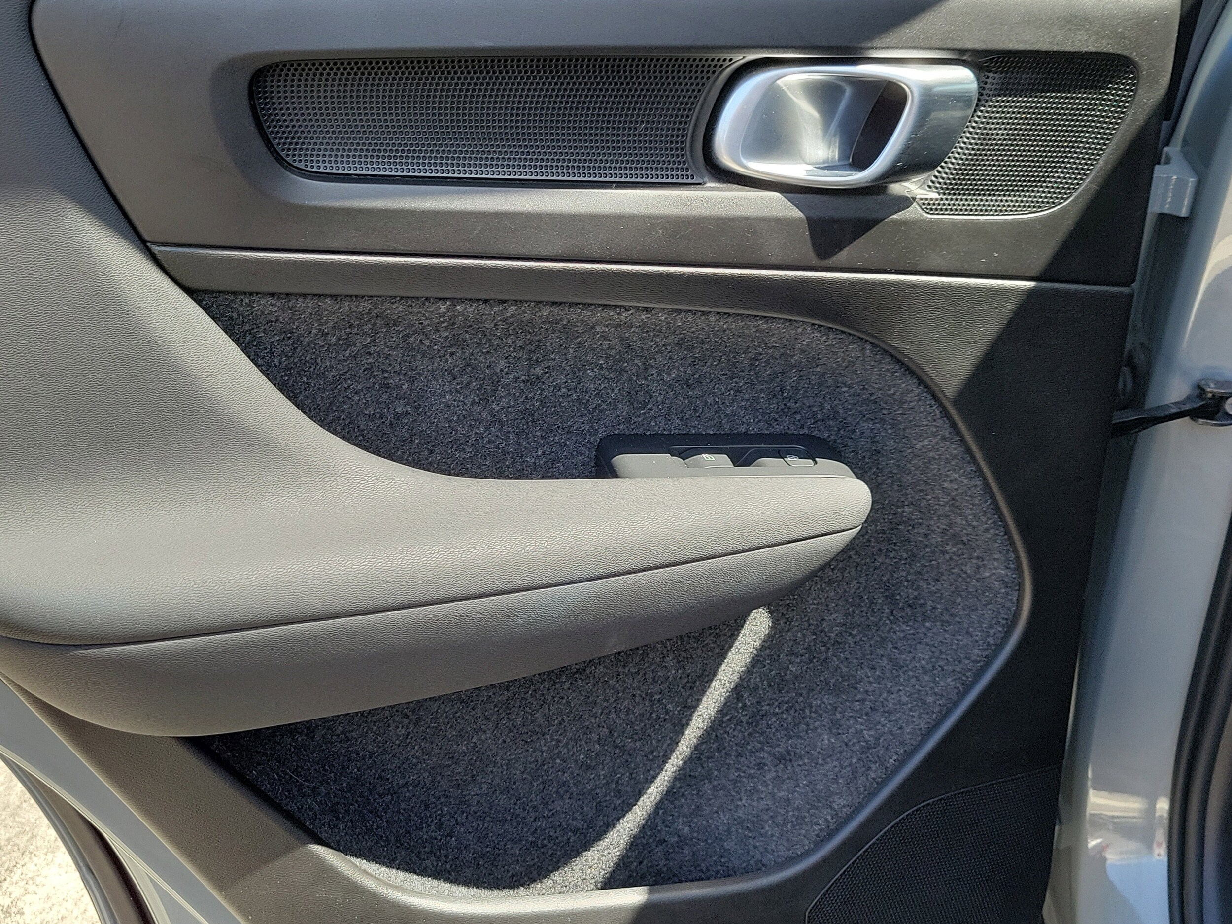 2025 Volvo XC40 Core - Photo 15