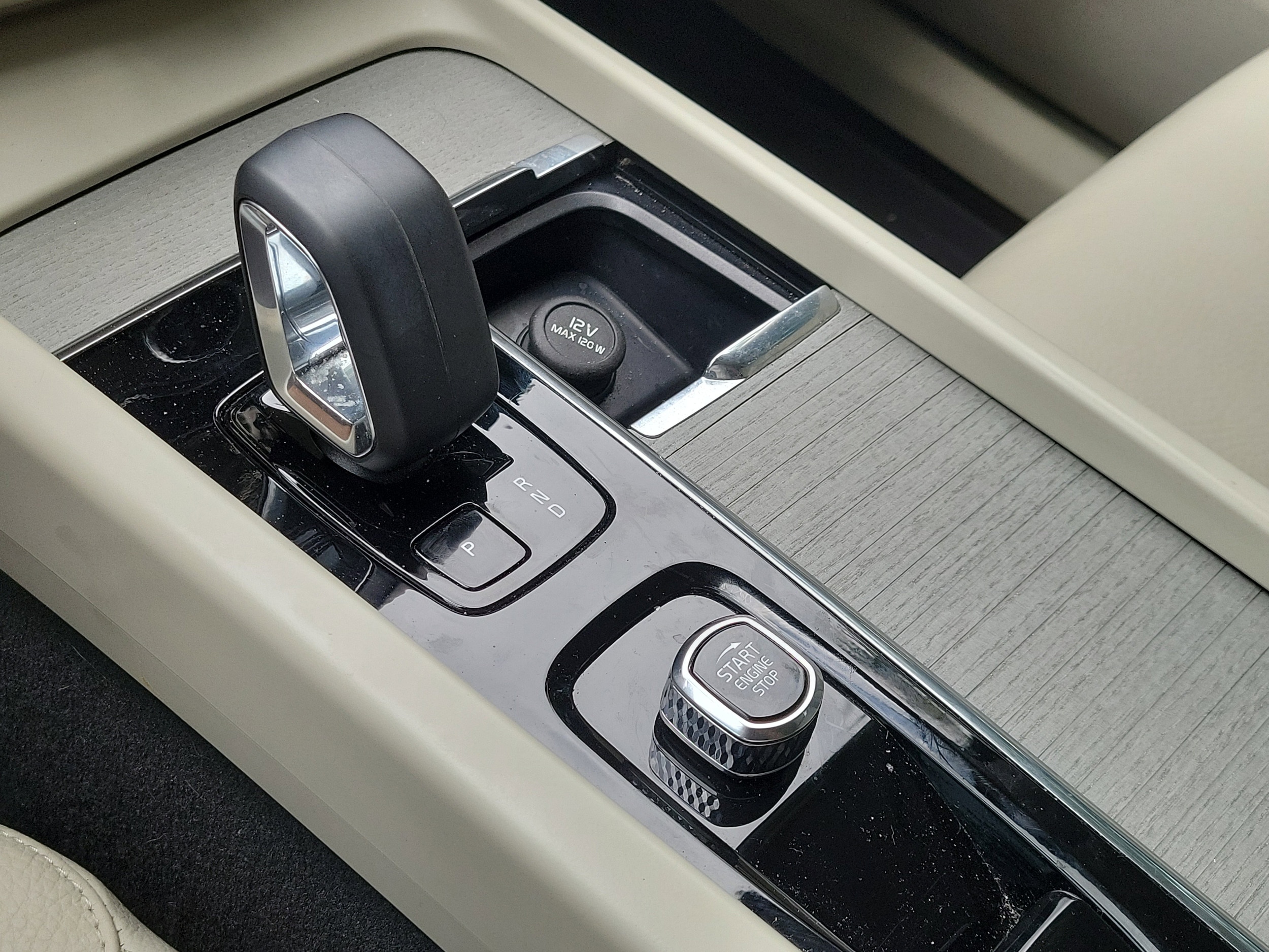 2024 Volvo XC60 Plus - Photo 27