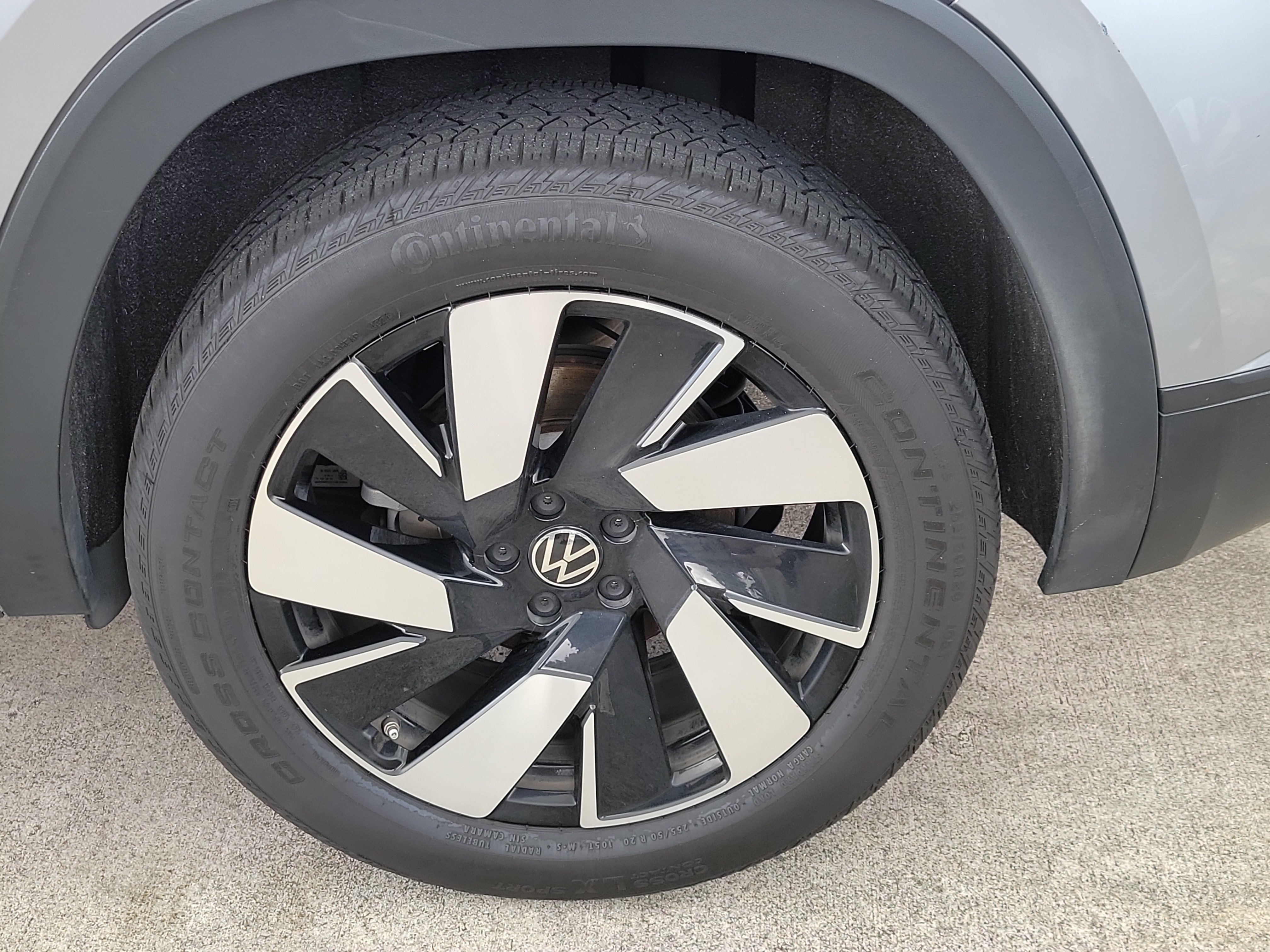 2024 Volkswagen Atlas Cross Sport SE w/Tech - Photo 5