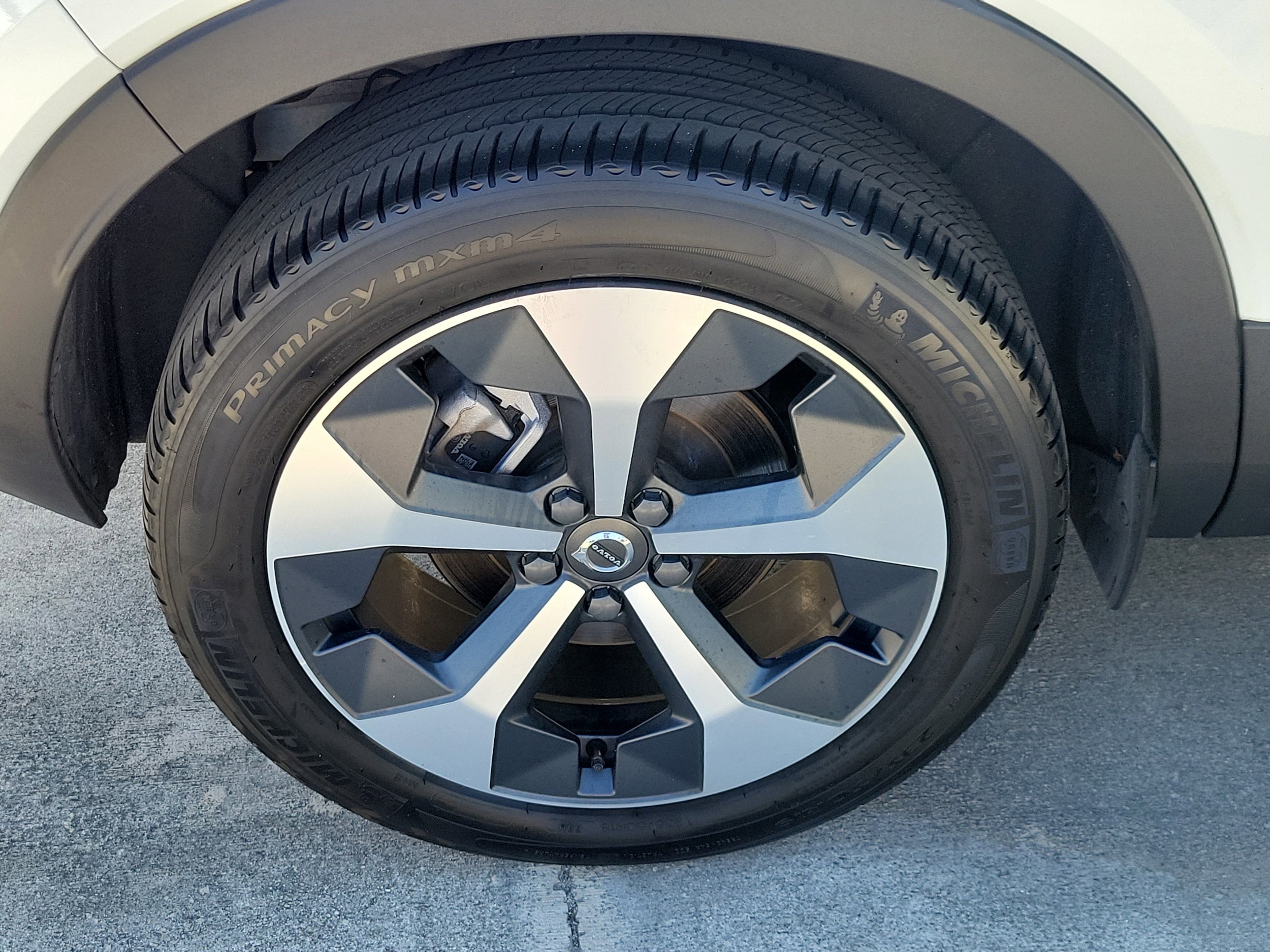 2024 Volvo XC40 Plus - Photo 11