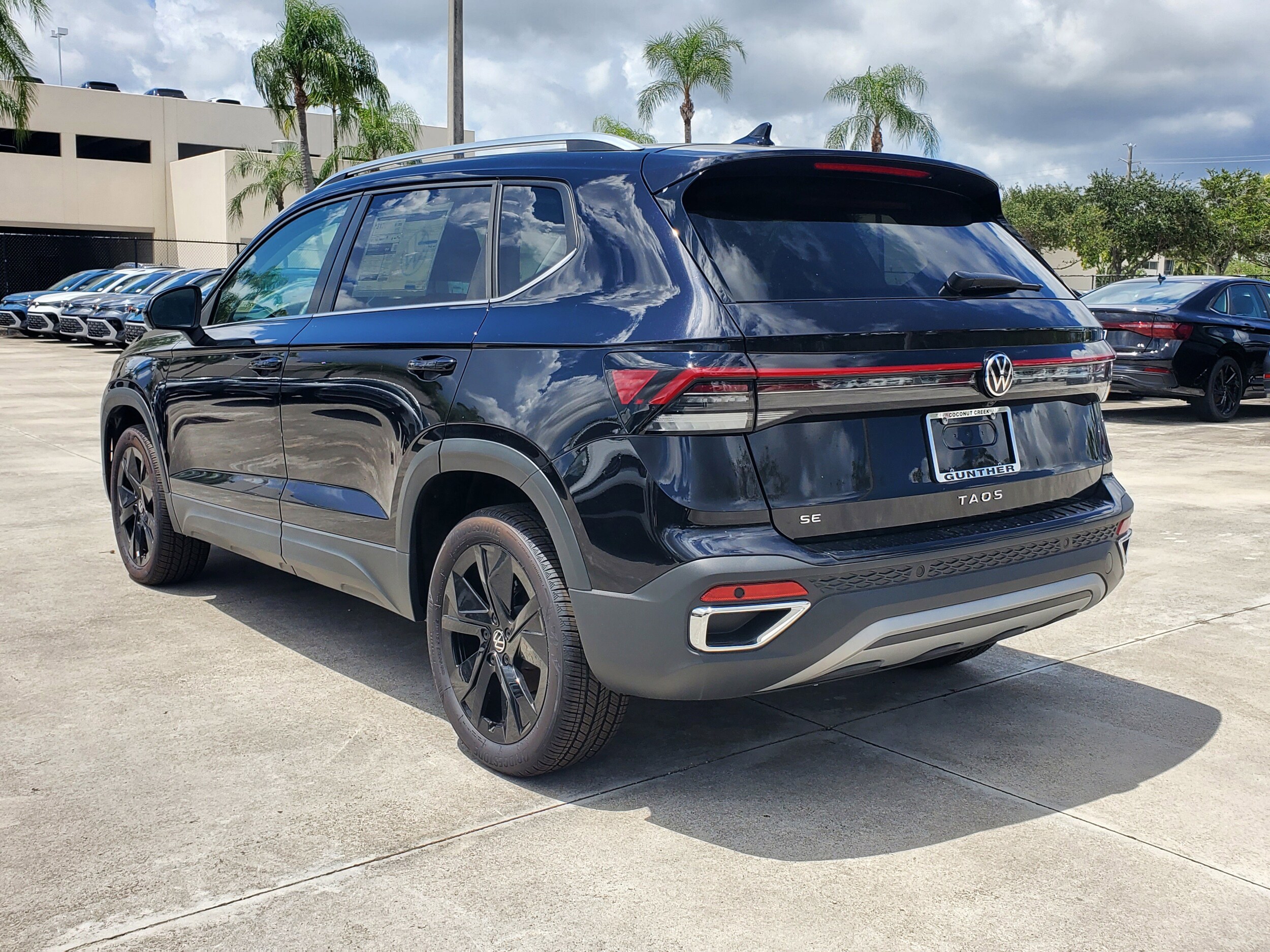 2025 Volkswagen Taos SE photo 2