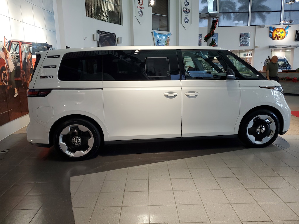 New 2025 Volkswagen ID. Buzz Pro S Van Passenger Van