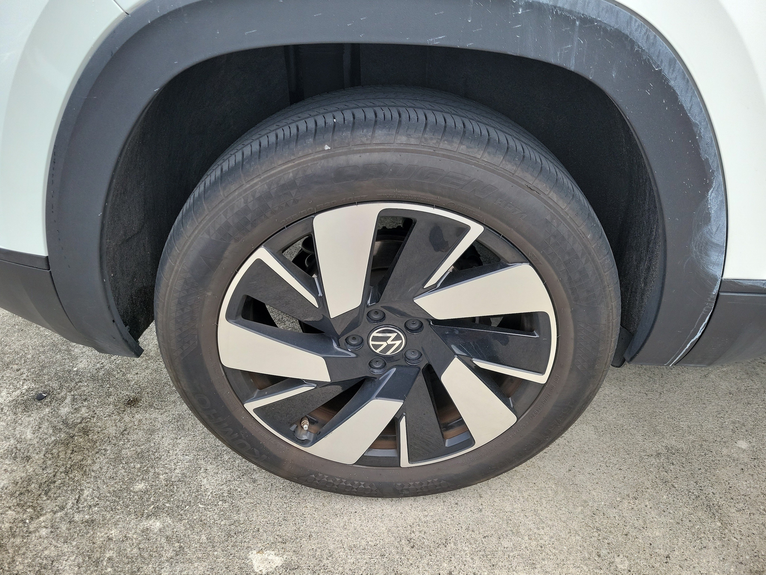 2024 Volkswagen Atlas Cross Sport SE w/Tech - Photo 10