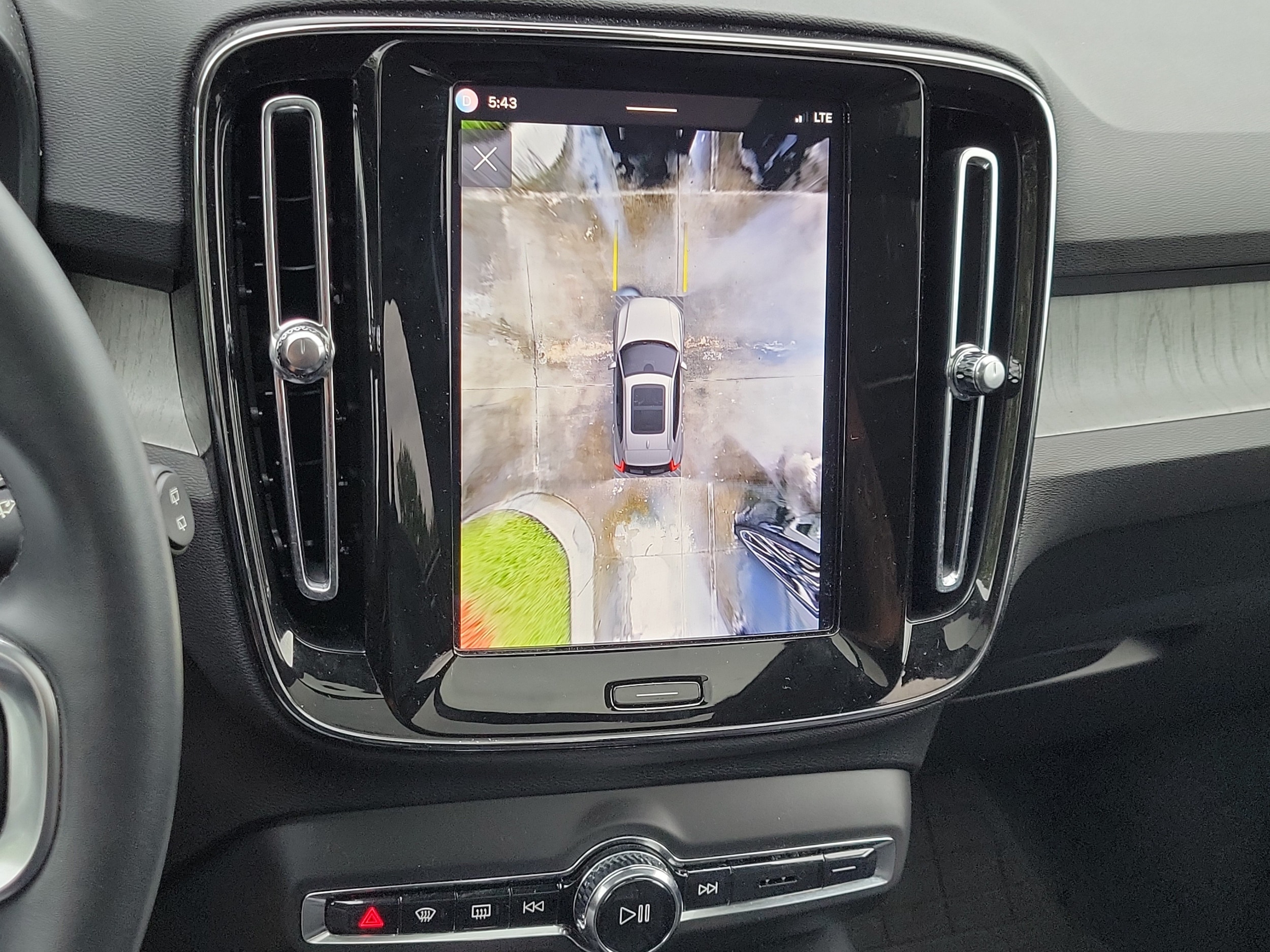2024 Volvo XC40 Plus - Photo 26