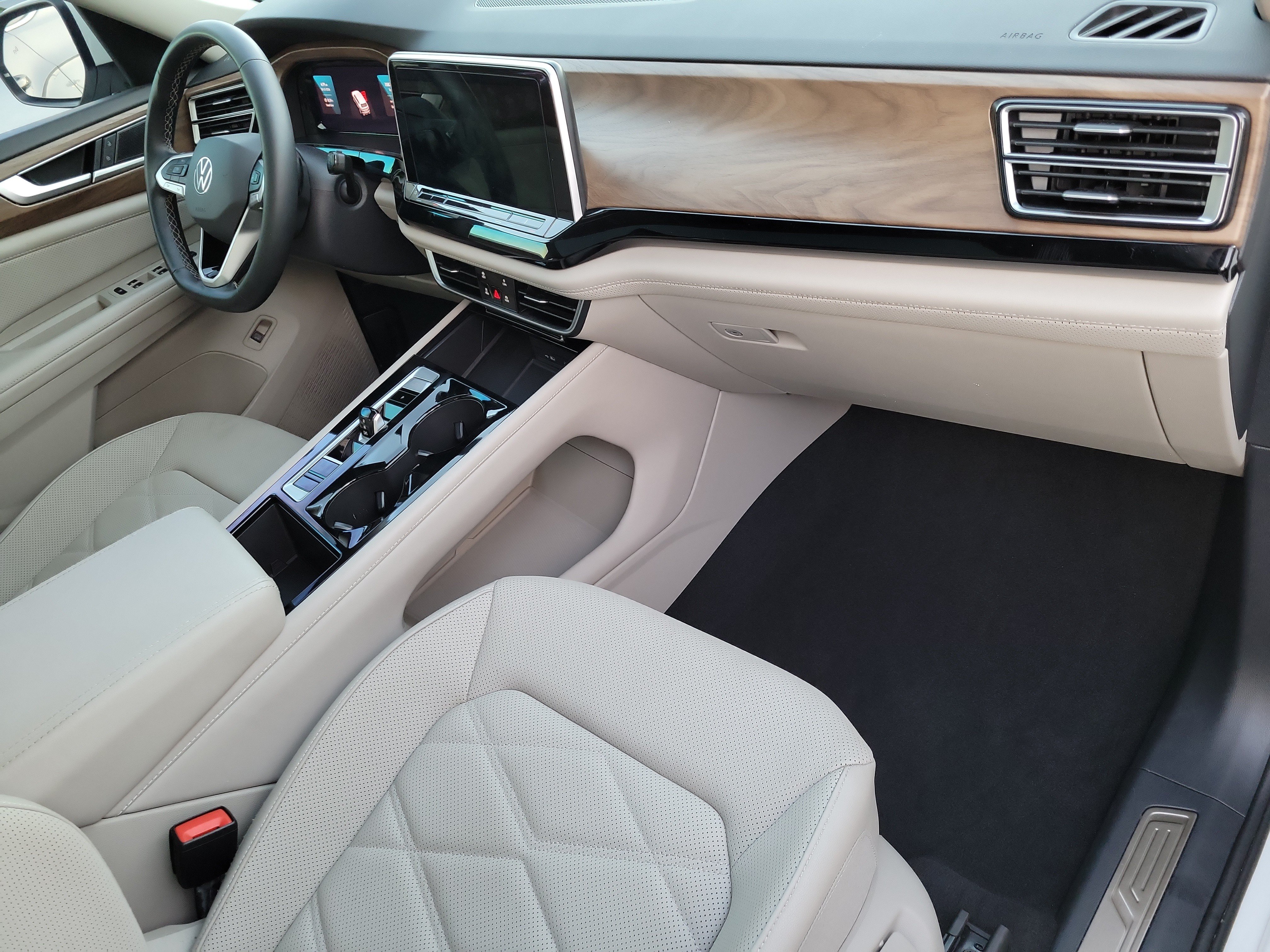 2024 Volkswagen Atlas SE w/Tech - Photo 24