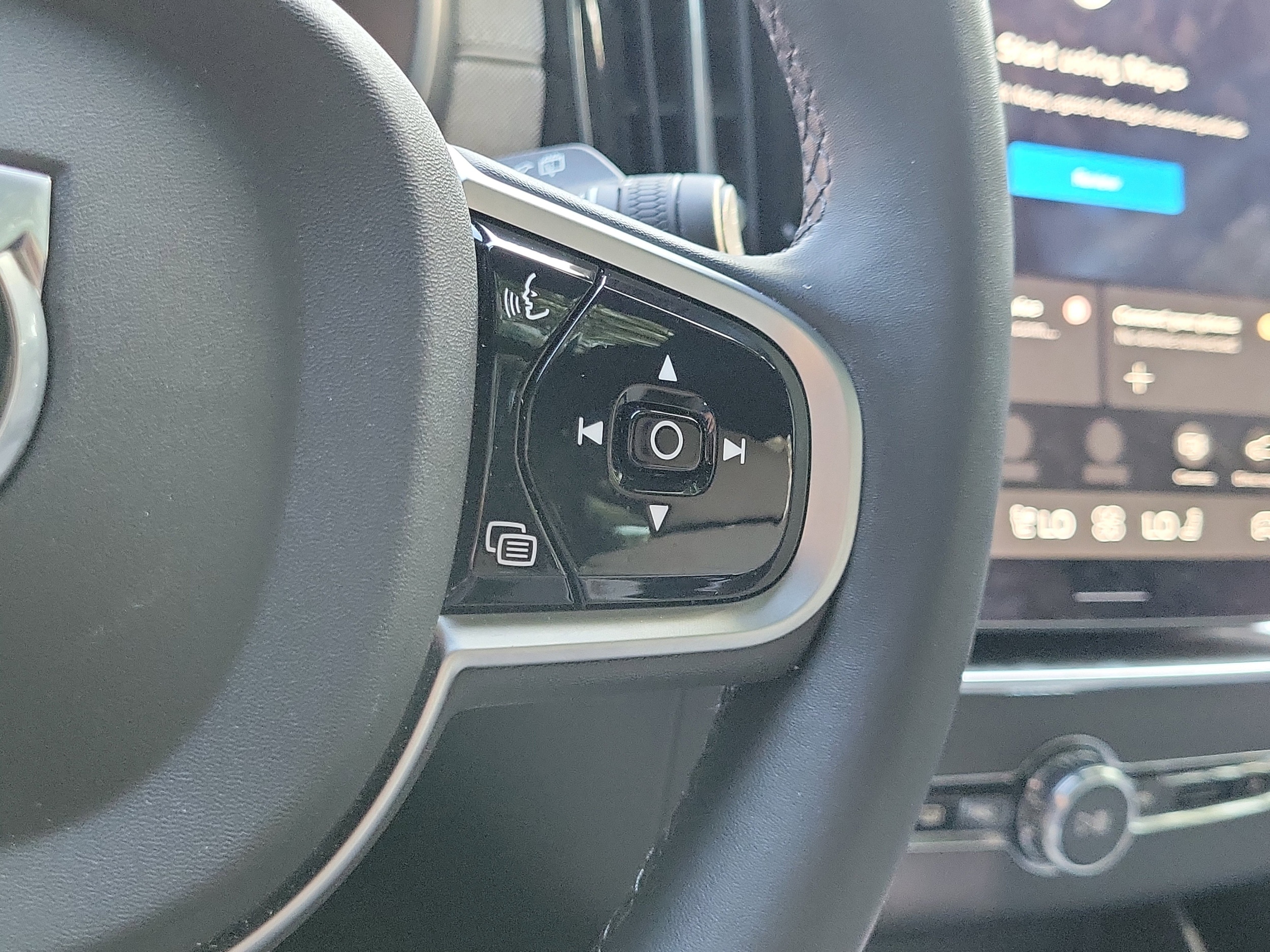 2025 Volvo XC90 Plus - Photo 25