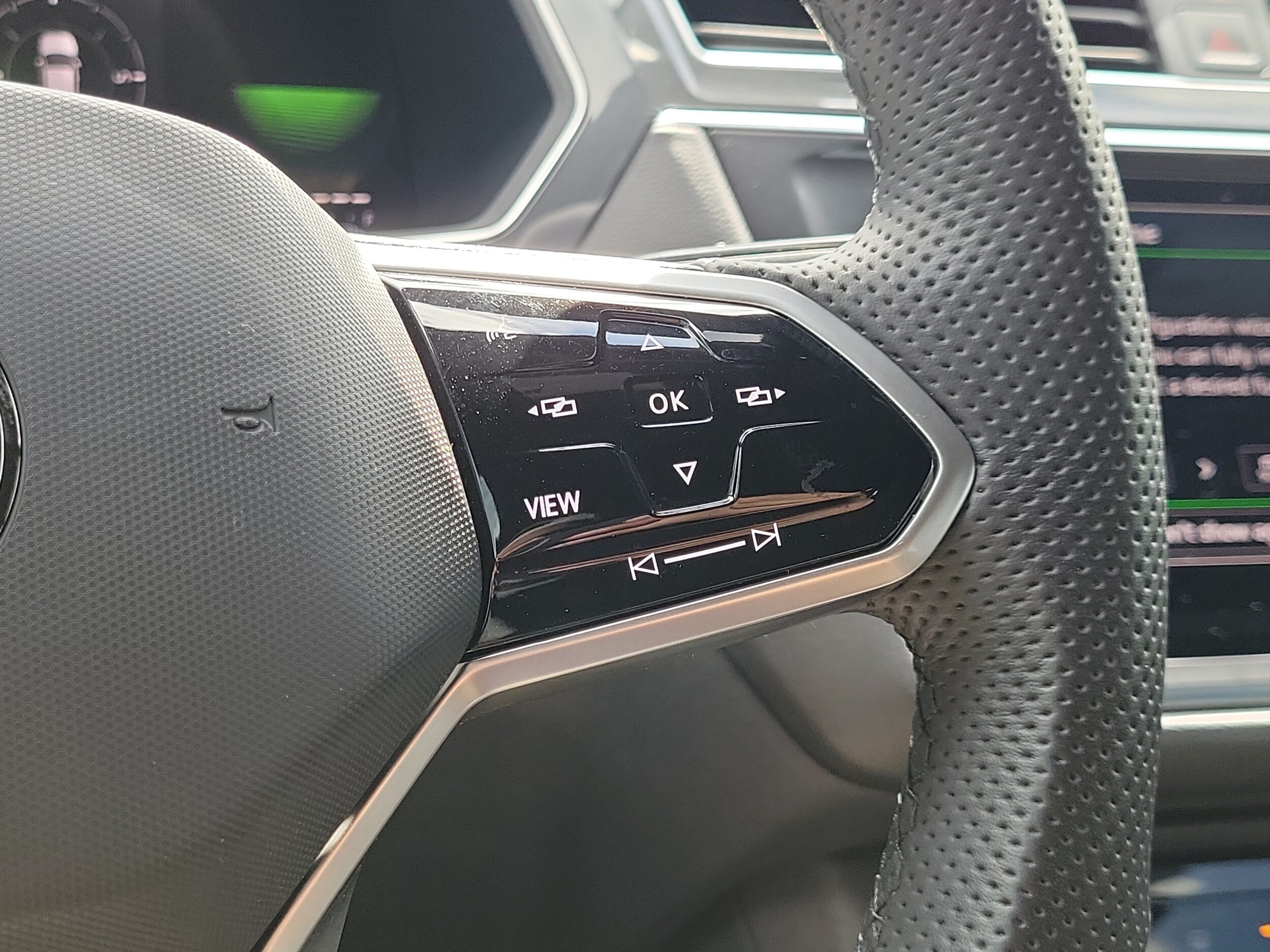 2023 Volkswagen Tiguan SE R-LINE BLACK - Photo 23