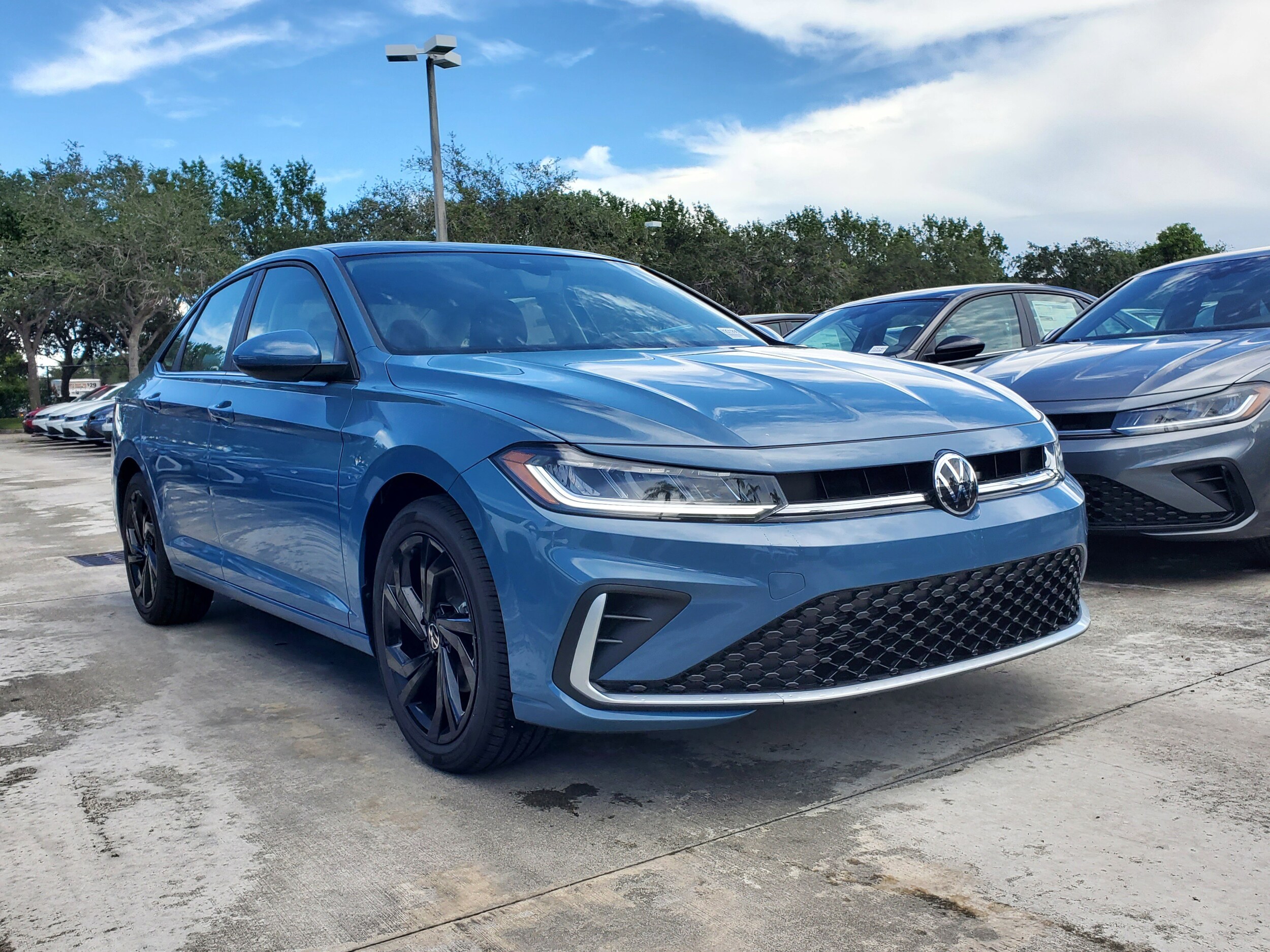 2026 Volkswagen Jetta SE photo 2