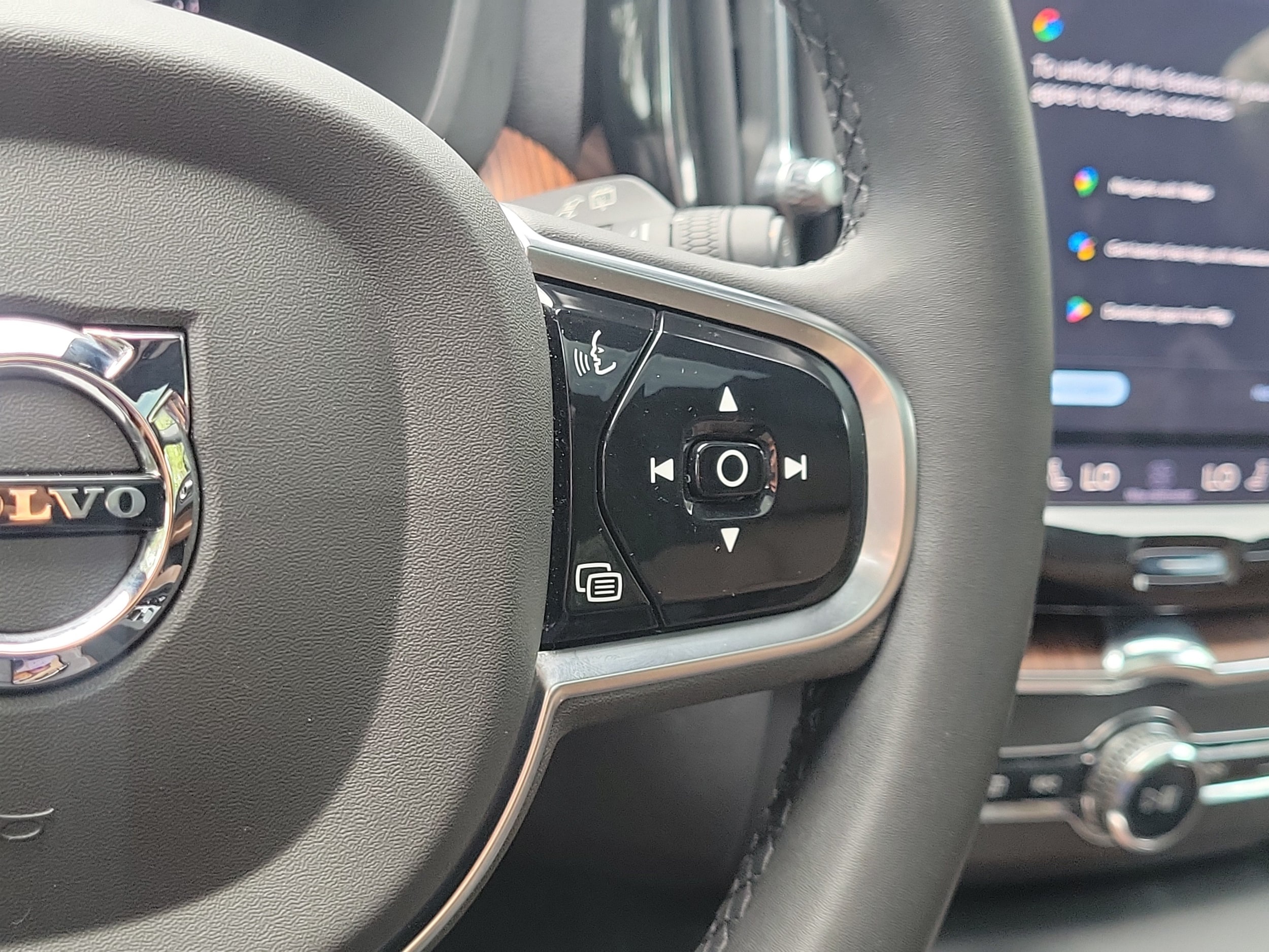 2024 Volvo XC60 Plus - Photo 21