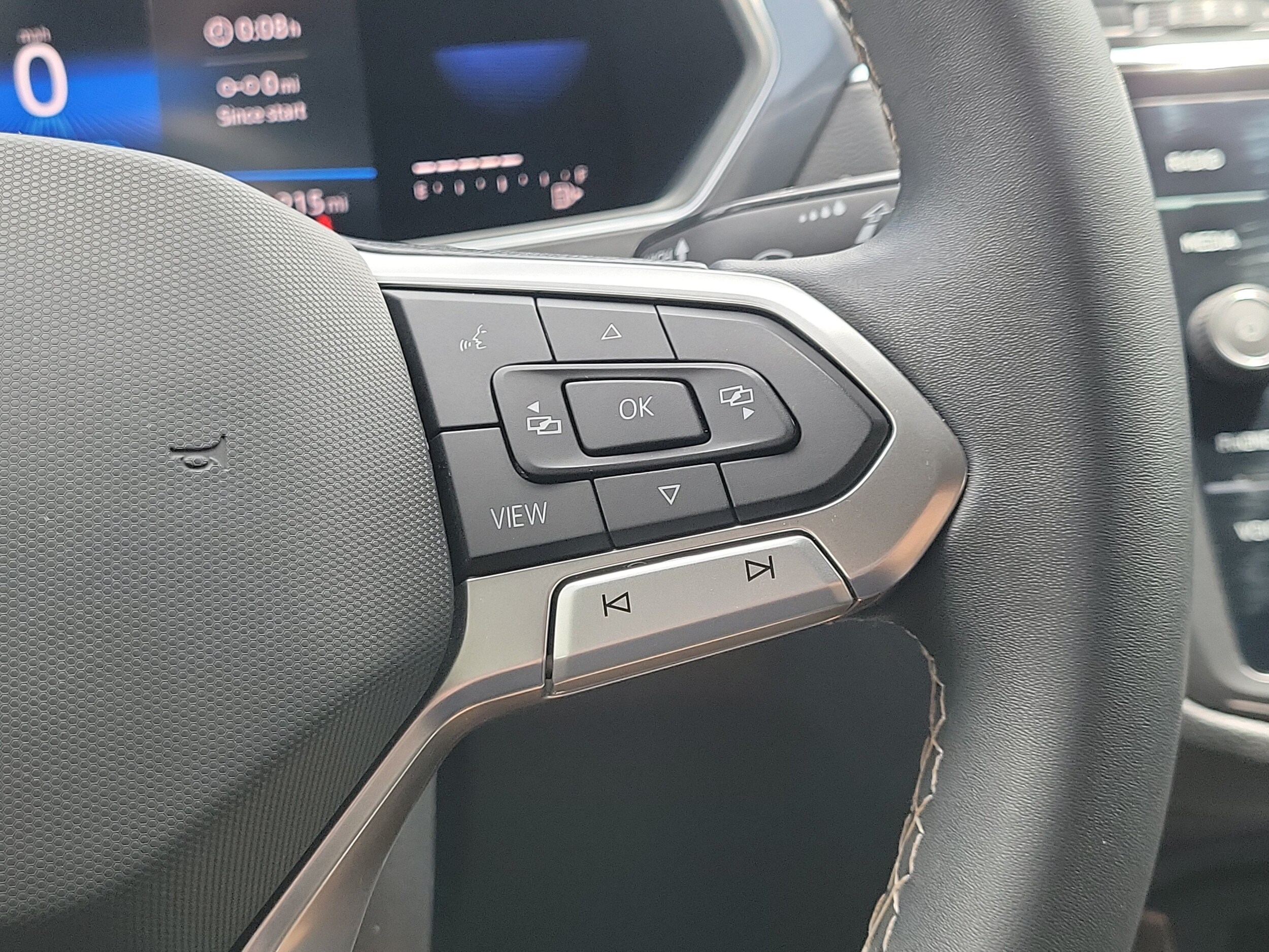 2023 Volkswagen Tiguan SE R-LINE BLACK - Photo 23