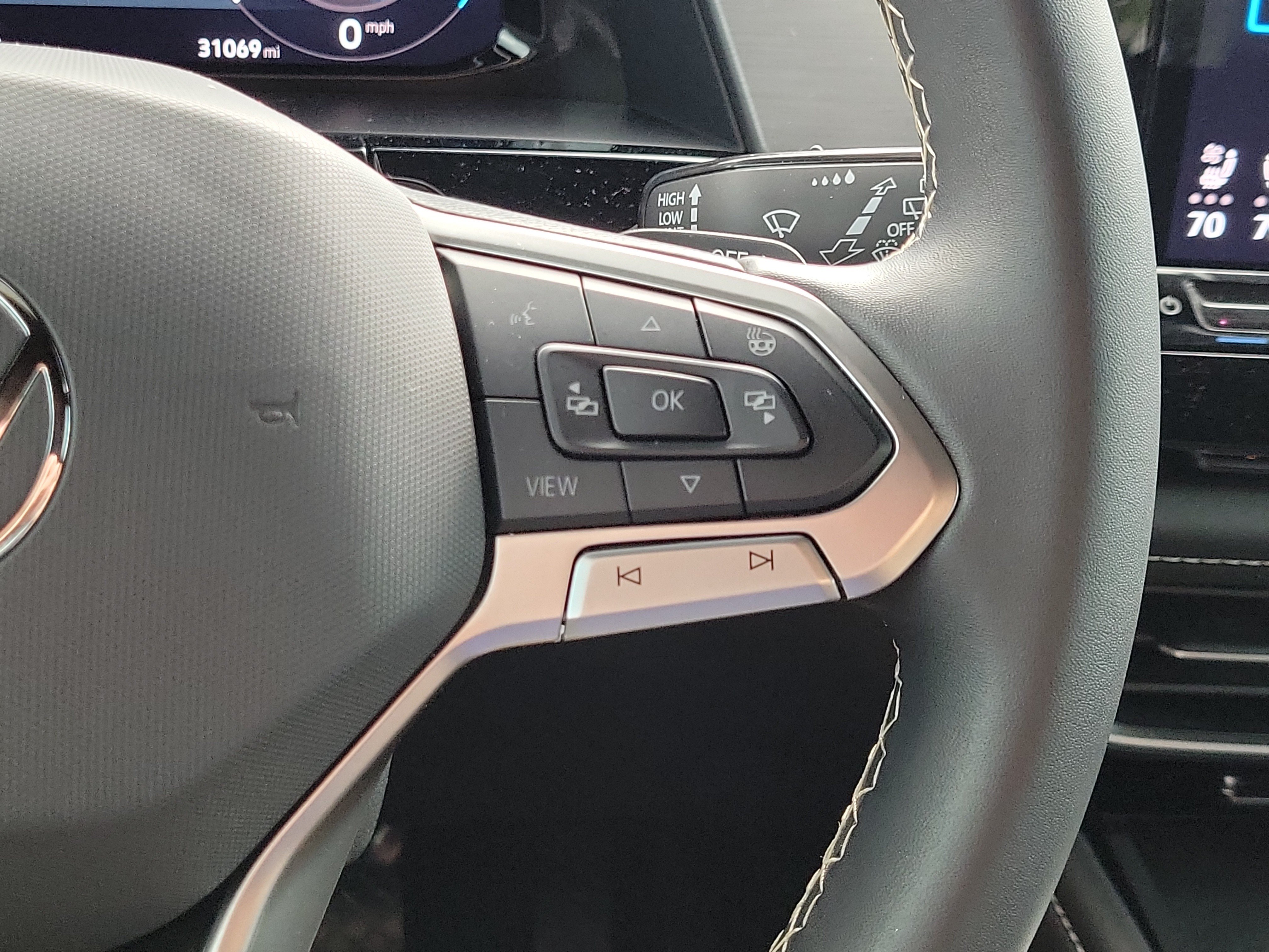 2024 Volkswagen Atlas Cross Sport SE w/Tech - Photo 24