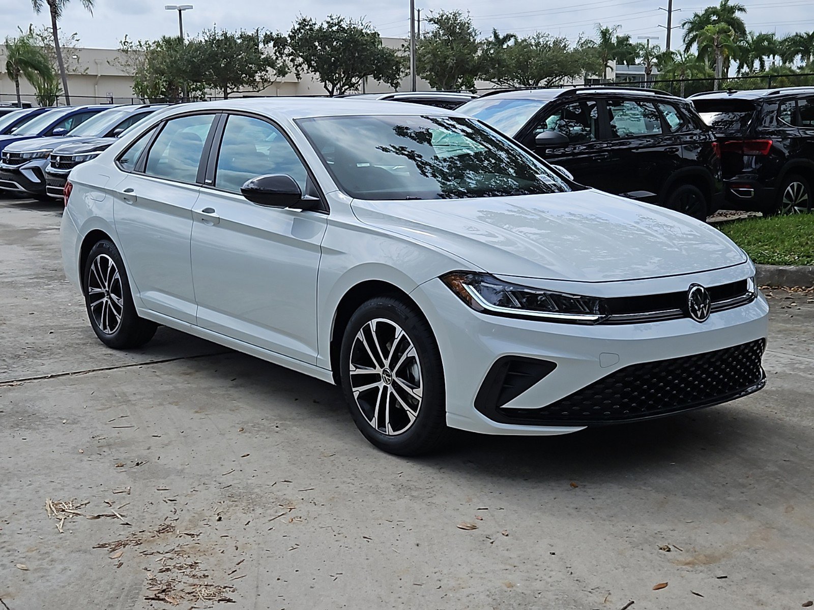 2025 Volkswagen Jetta 1.5T Sport photo 2