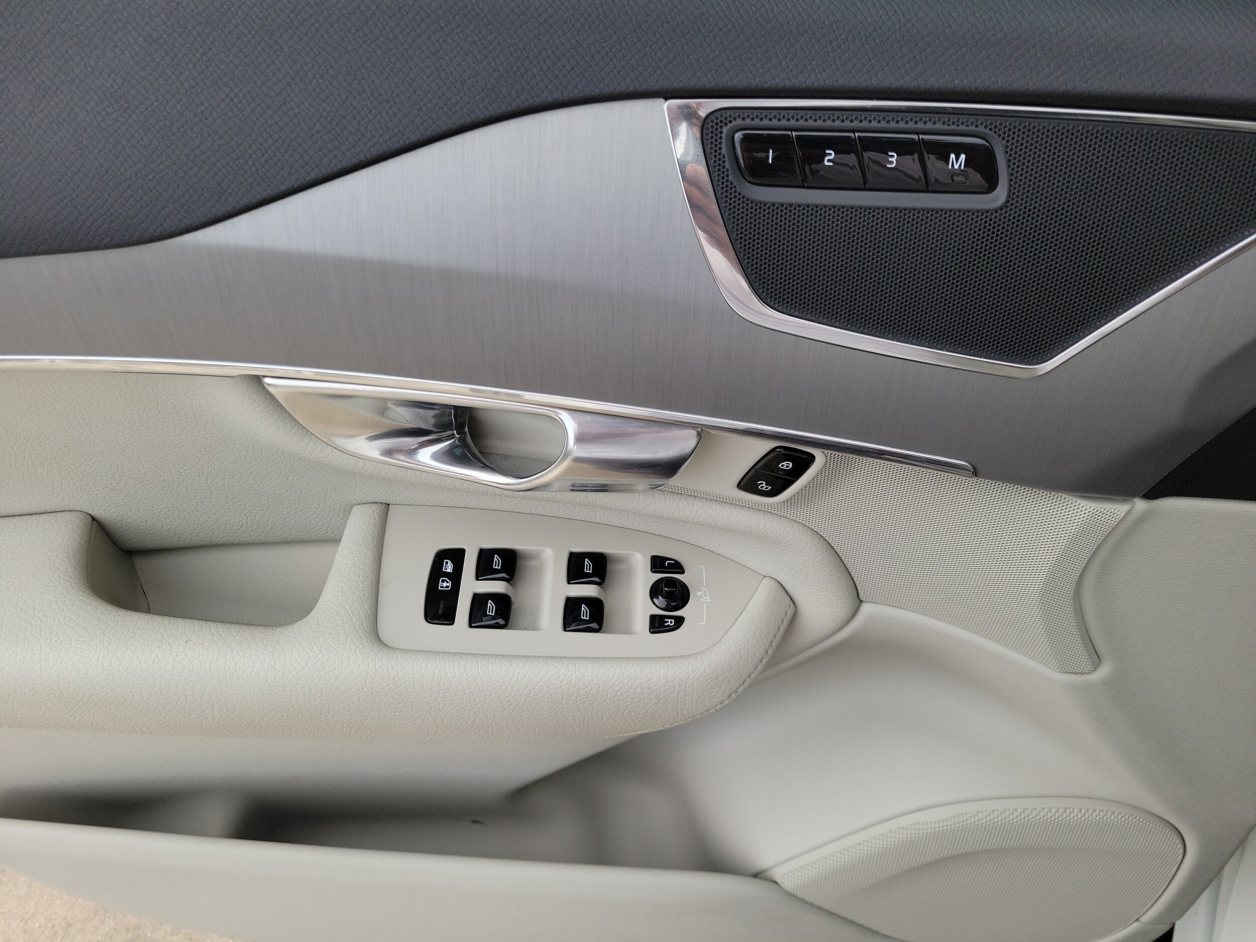 2022 Volvo XC90 Momentum - Photo 20