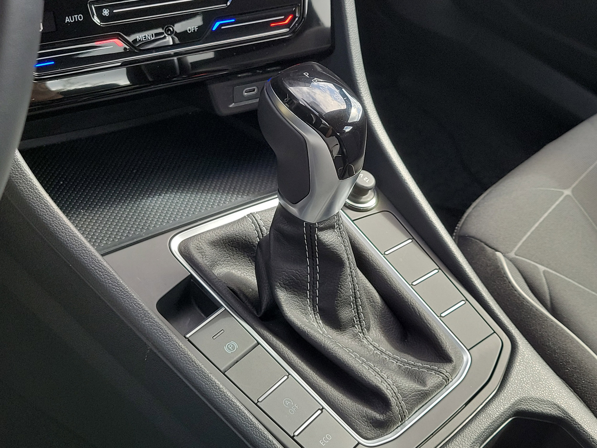 2025 Volkswagen Jetta Sport - Photo 24