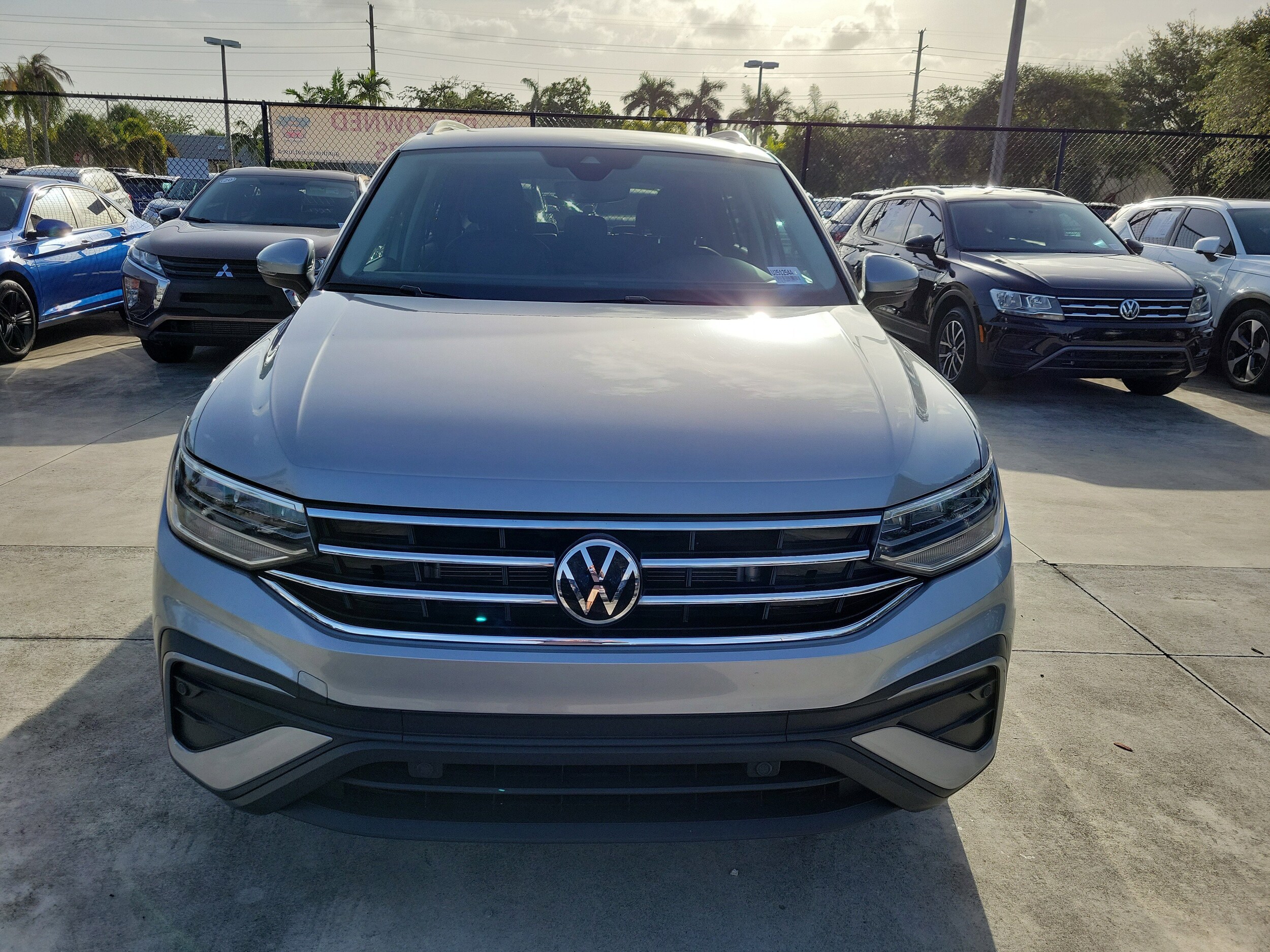 2022 Volkswagen Tiguan SE photo 2