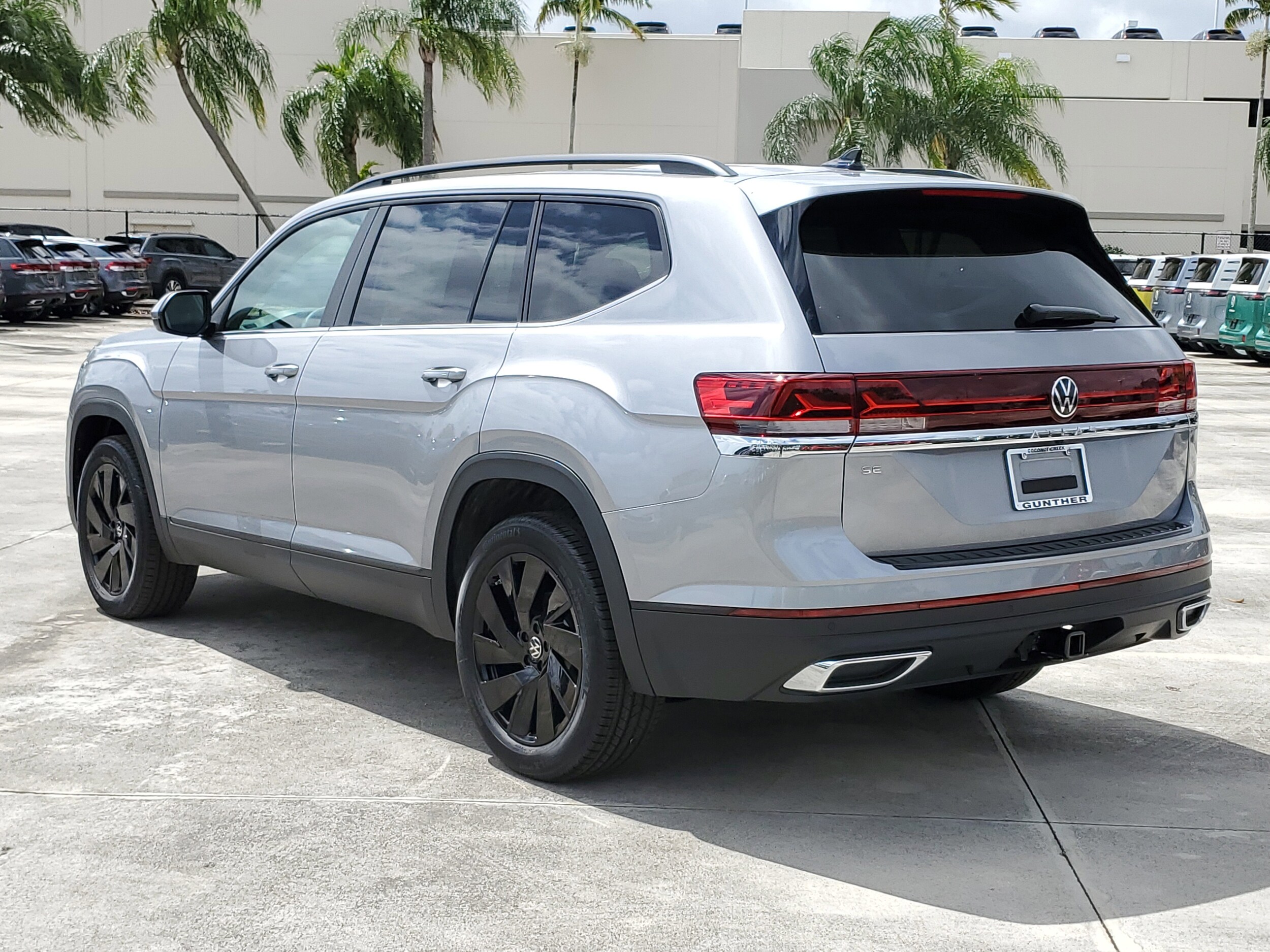 2025 Volkswagen Atlas SE Technology photo 4