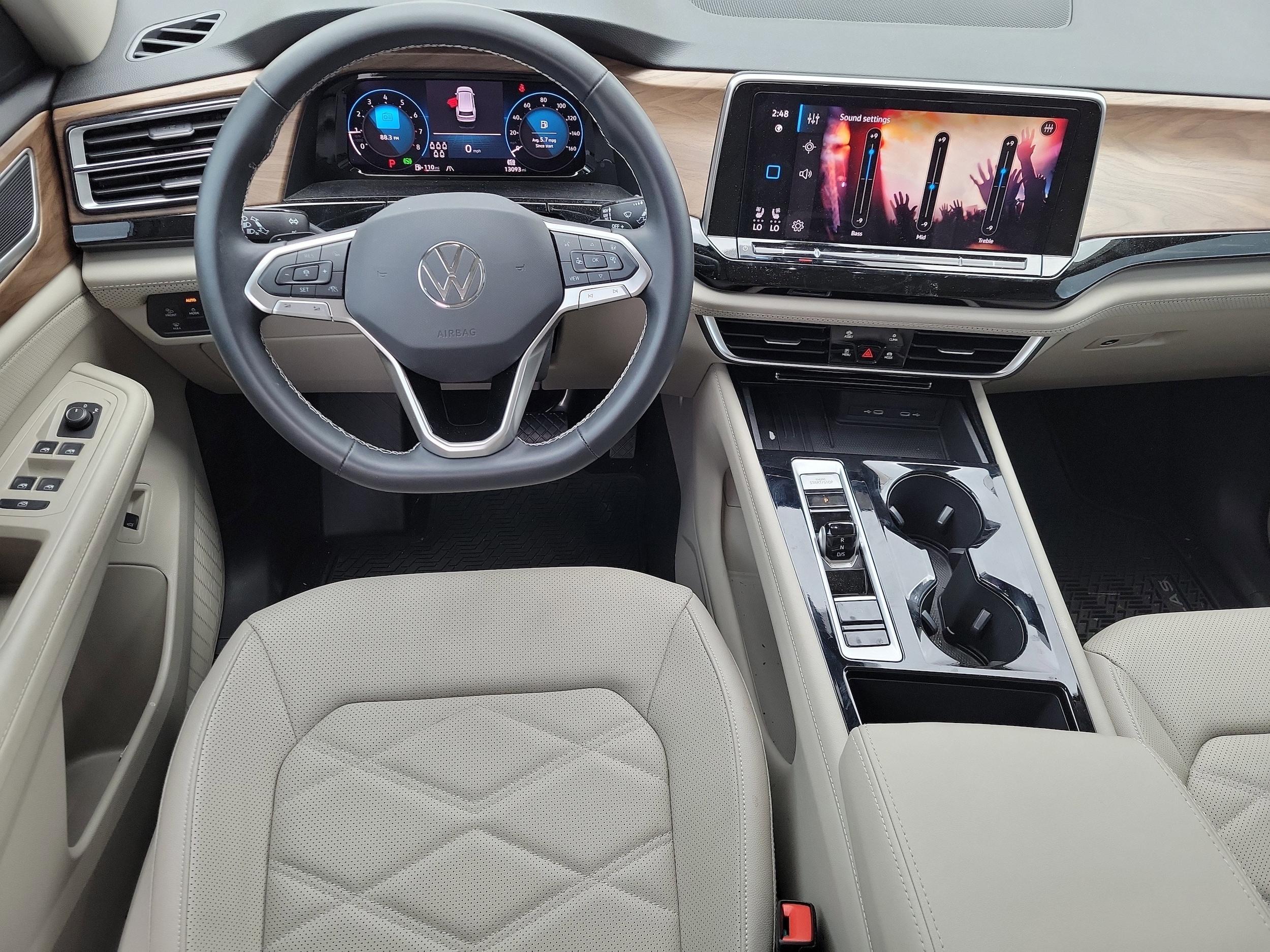2026 Volkswagen Atlas SE w/Tech - Photo 10