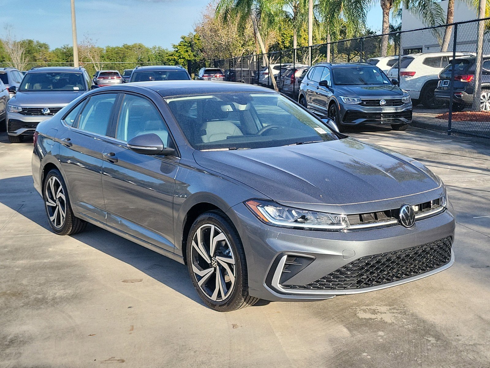 2025 Volkswagen Jetta 1.5T SEL photo 2