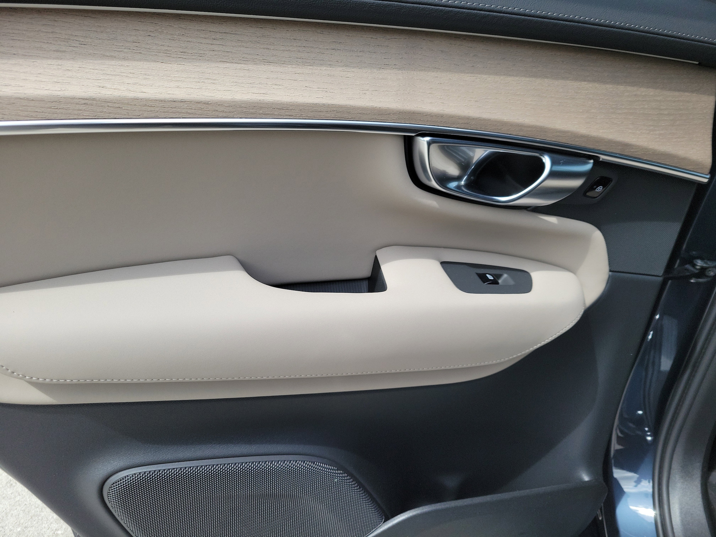 2026 Volvo XC90 Plus - Photo 18