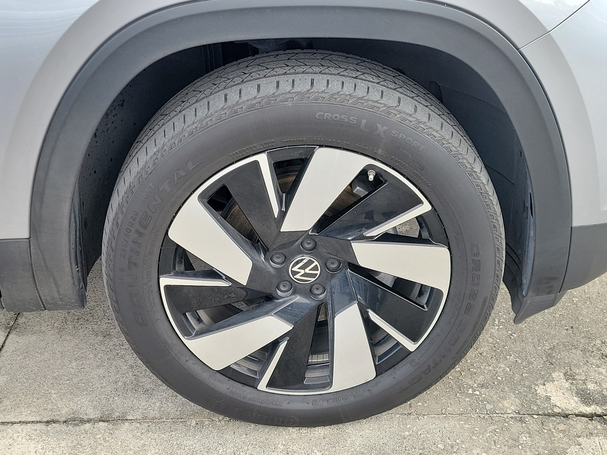 2024 Volkswagen Atlas Cross Sport SE w/Tech - Photo 10