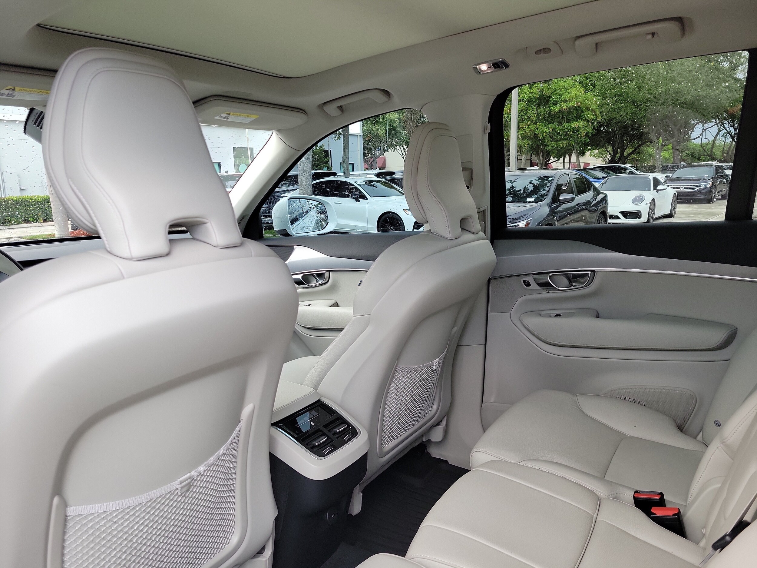 2022 Volvo XC90 Momentum - Photo 14